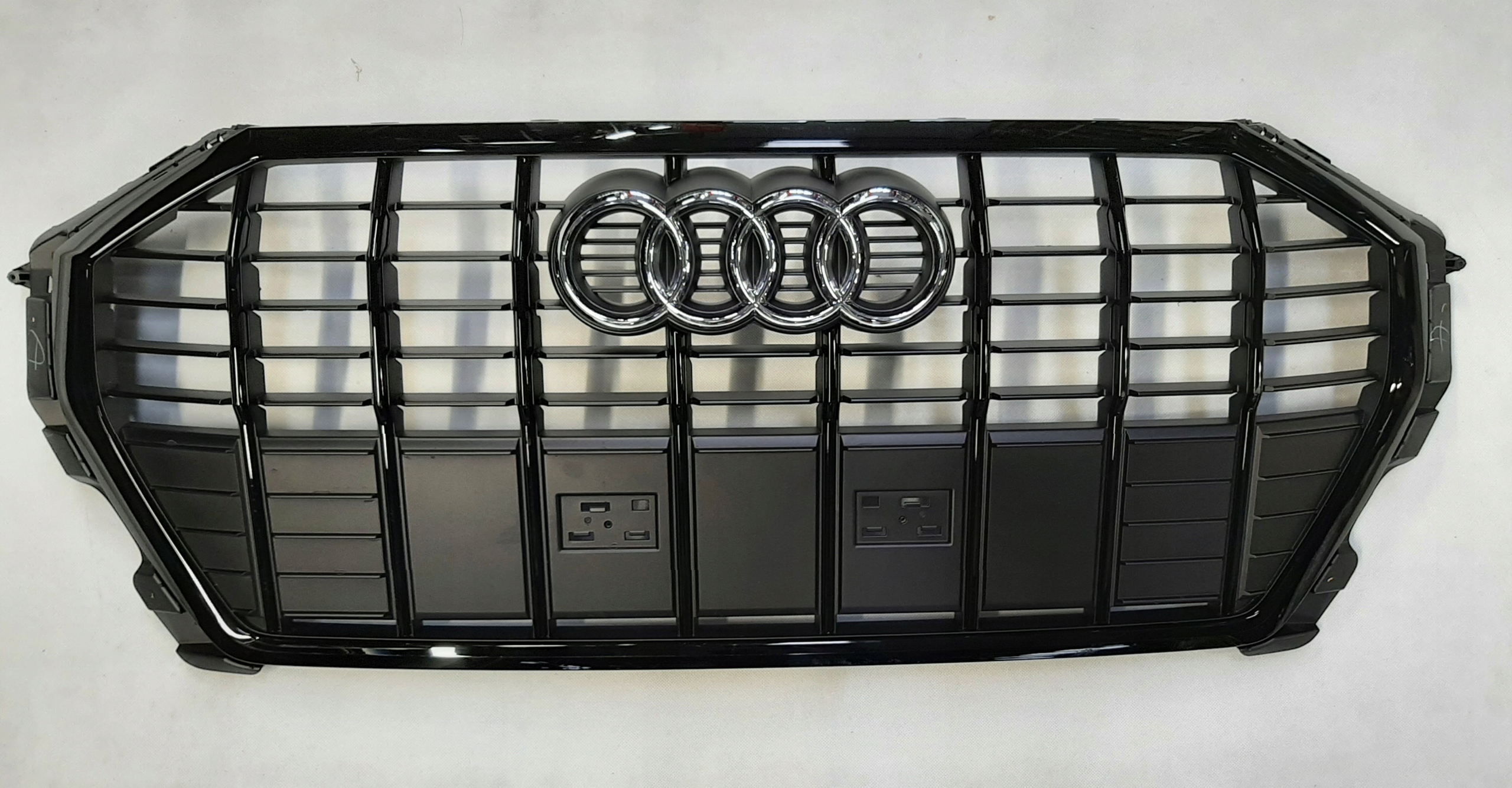 Audi Q3 Atrapa Grill 83A853651 E F NOWA