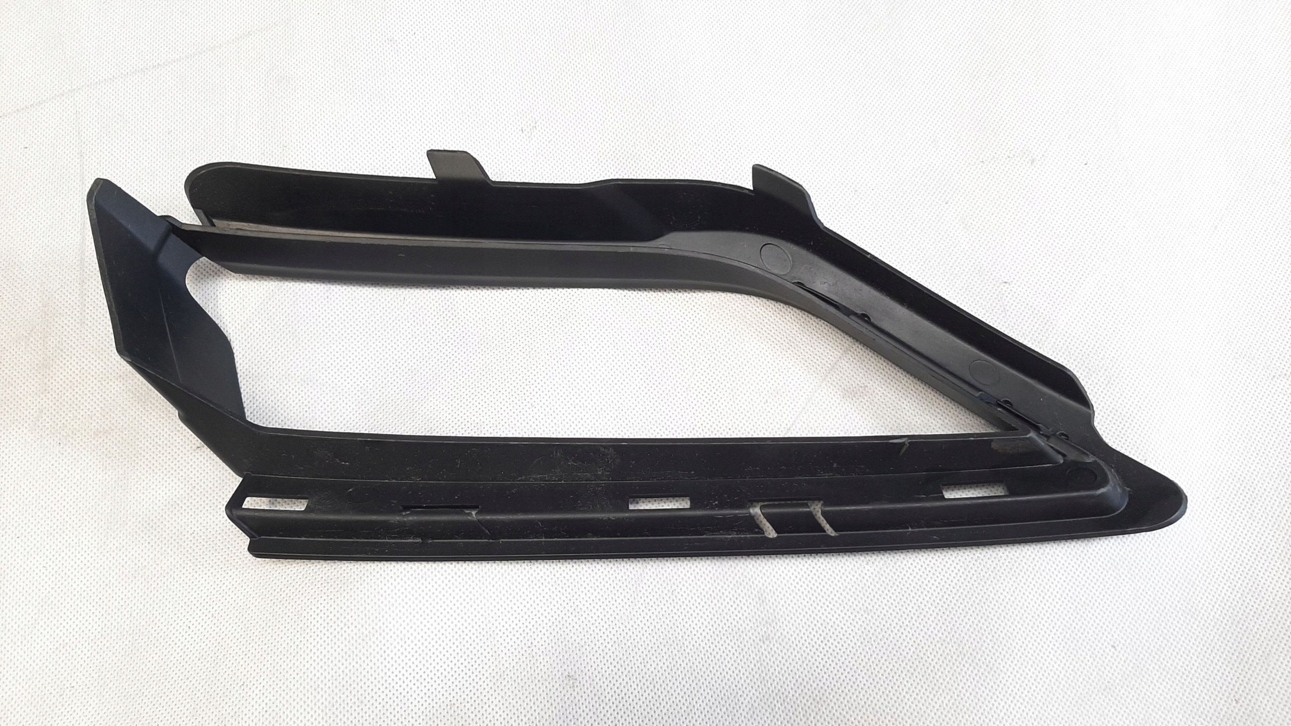 PORSCHE CAYENNE GRILL KRATKA 9Y0807676B PRAWA