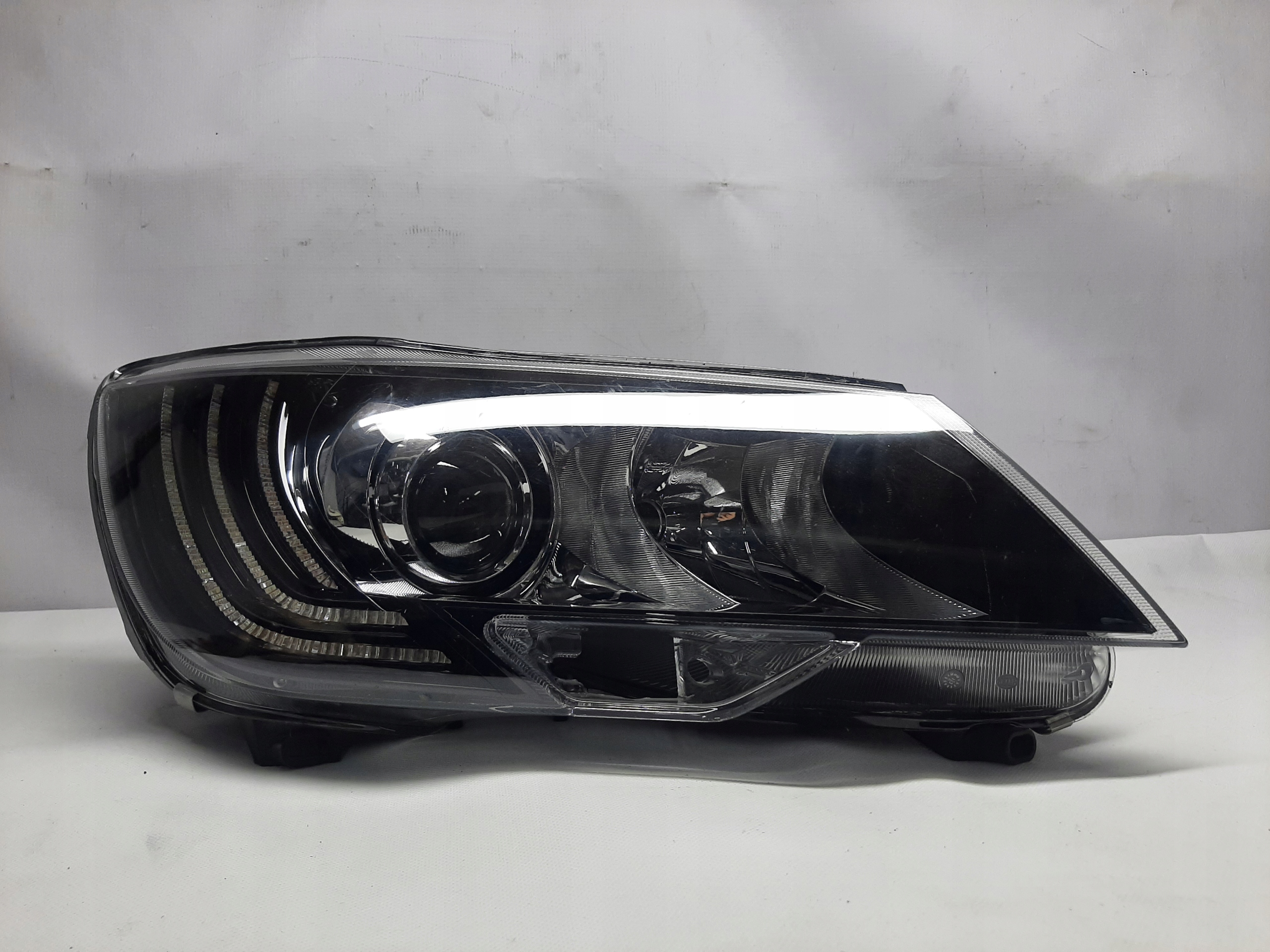 Skoda Superb 2 LIFT Lampa prawa Xenon 3T1941016H