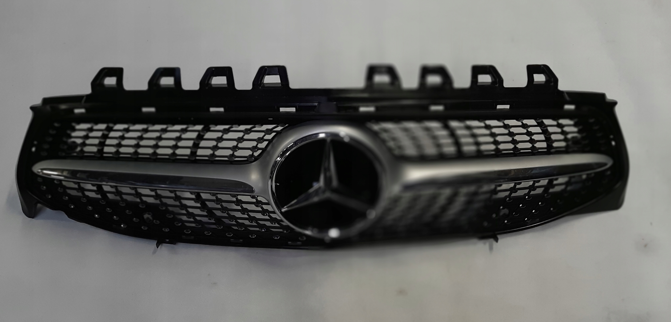 Mercedes-Benz CLA Grill Atrapa NOWA A1188880000