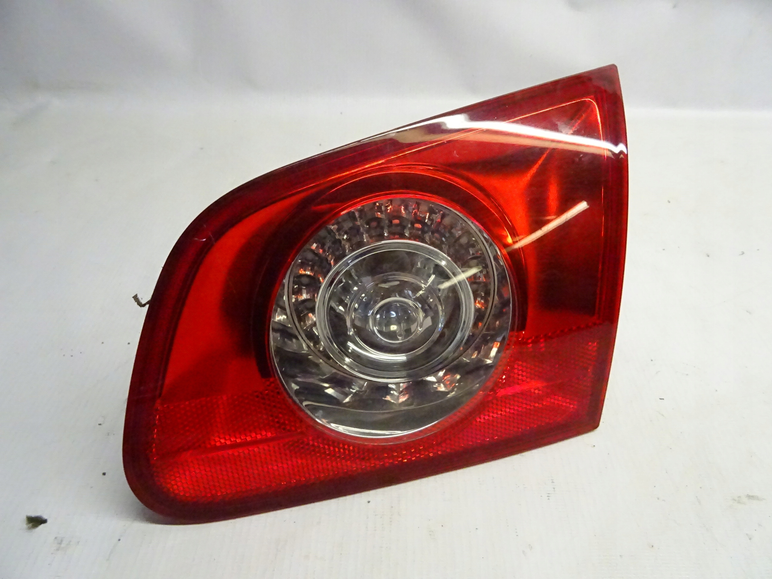 VW PASSAT B6 KOMBI LAMPA LEWA TYLNA 3C9945094