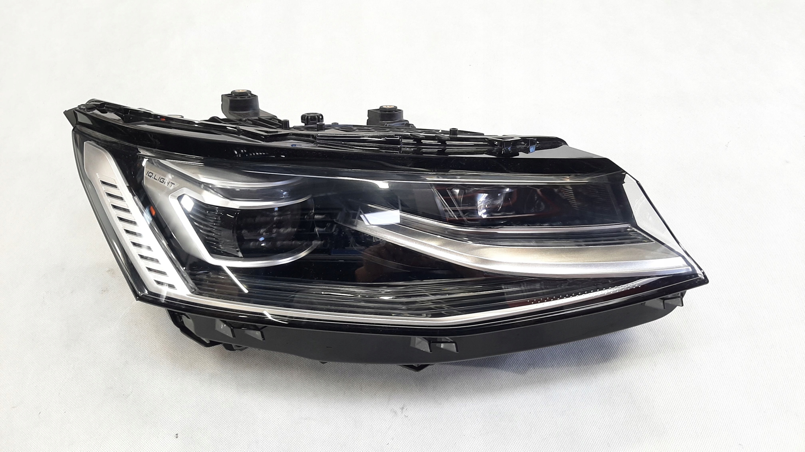 VW T7 PRAWY REFLEKTOR LAMPA IQ LIGHT 7T1941082B