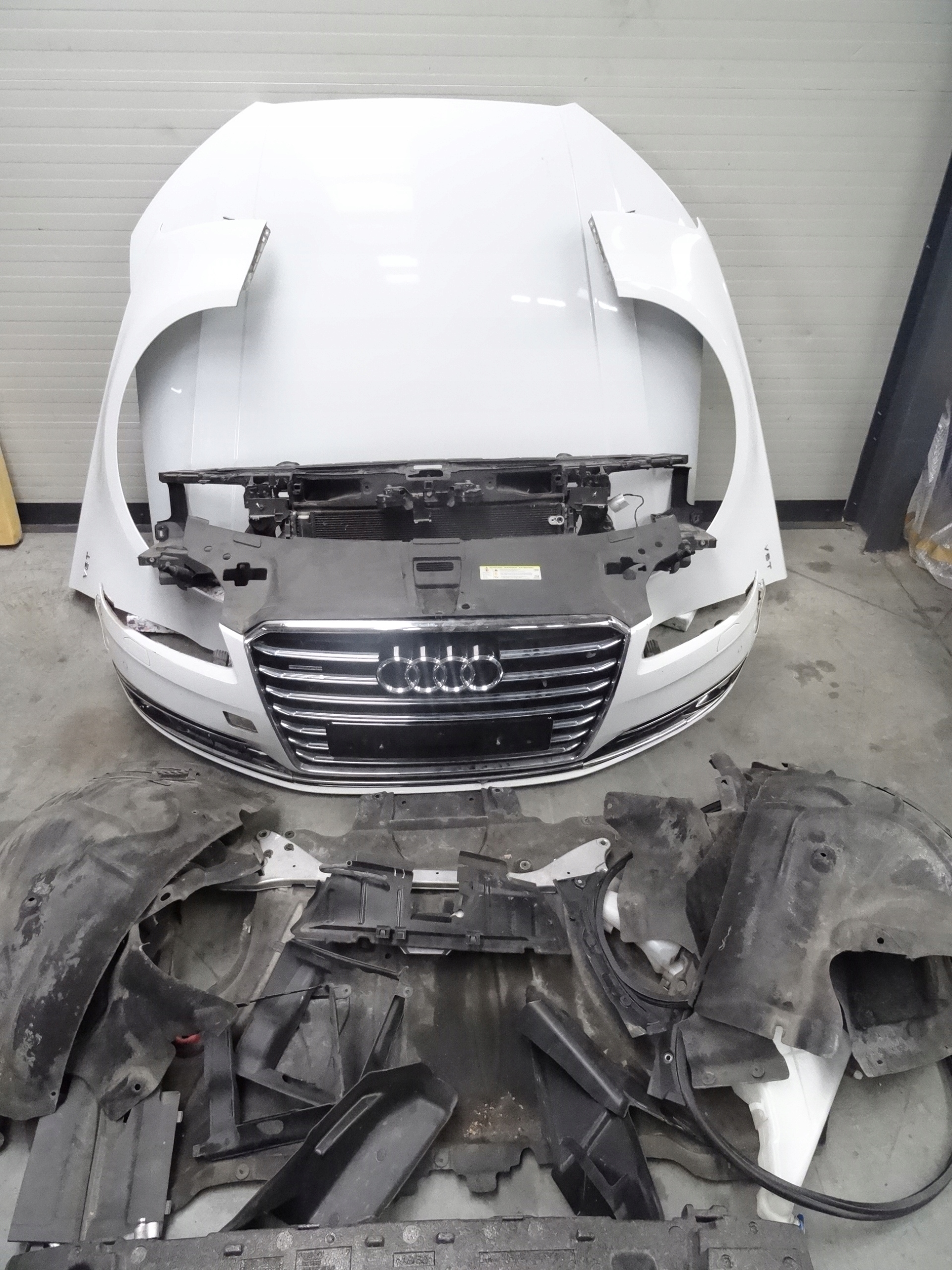 AUDI A8 D4 LIFT KOMPLET MATRIX LS9R maska błotnik wzmocnienie 2014-2017