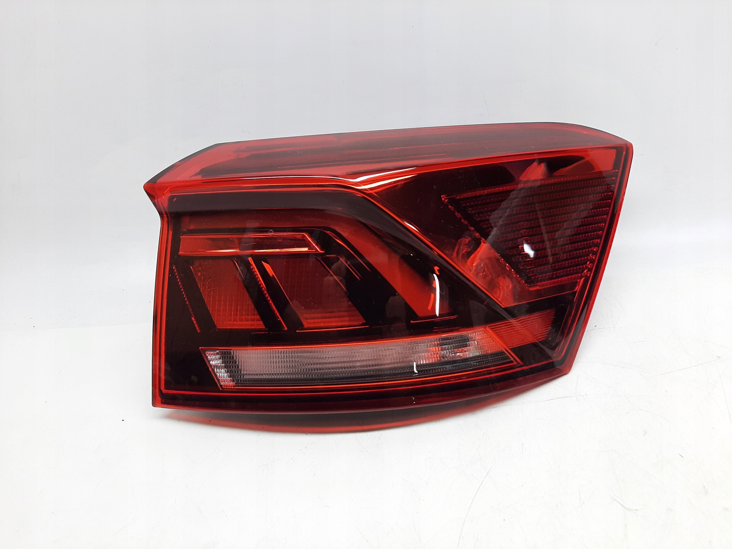 Volkswagen T-Roc Lampa Prawa Tył Tylna 2GA945096D