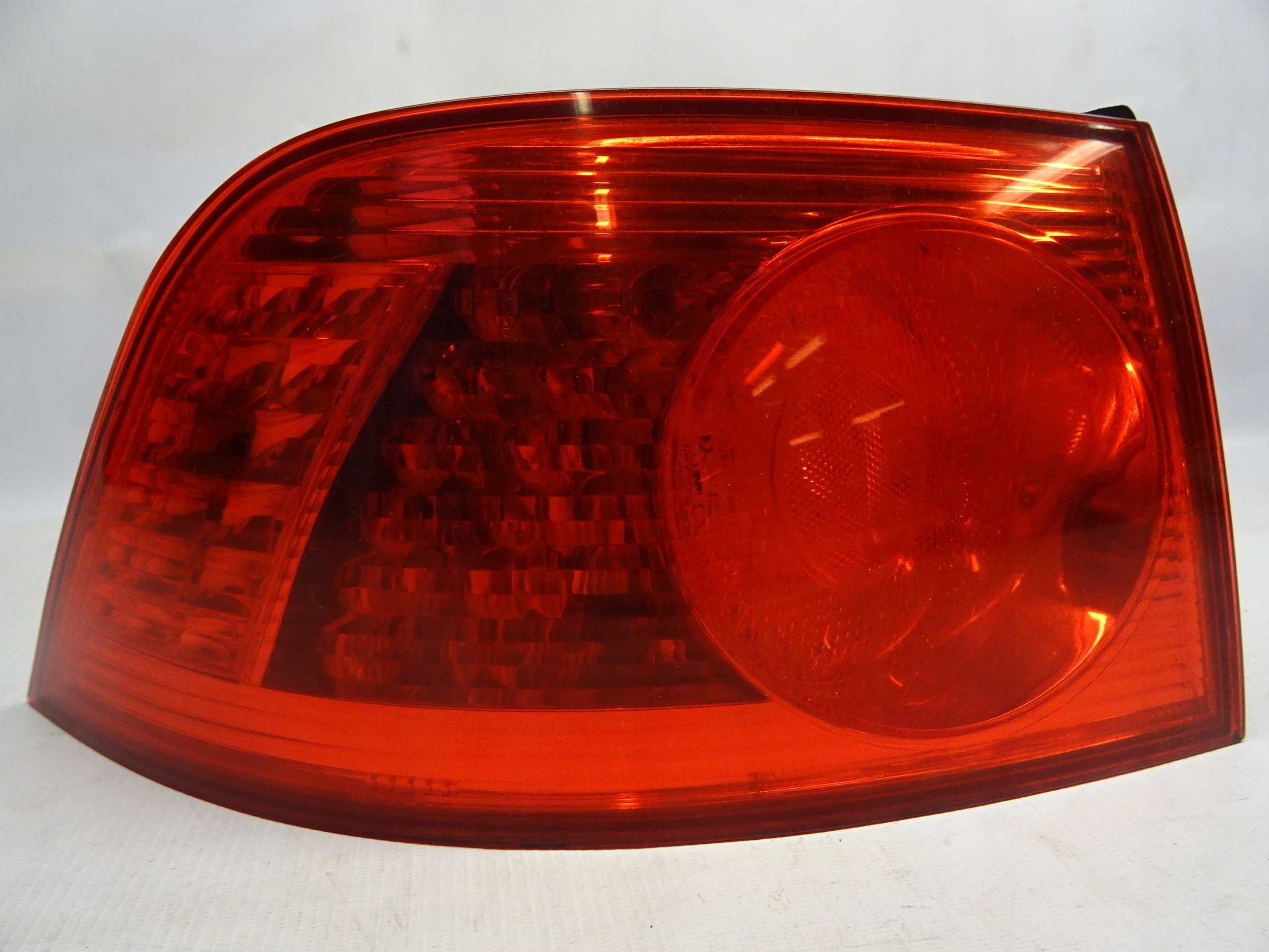 VW PHAETON LAMPA LEWA TYLNA 333121L