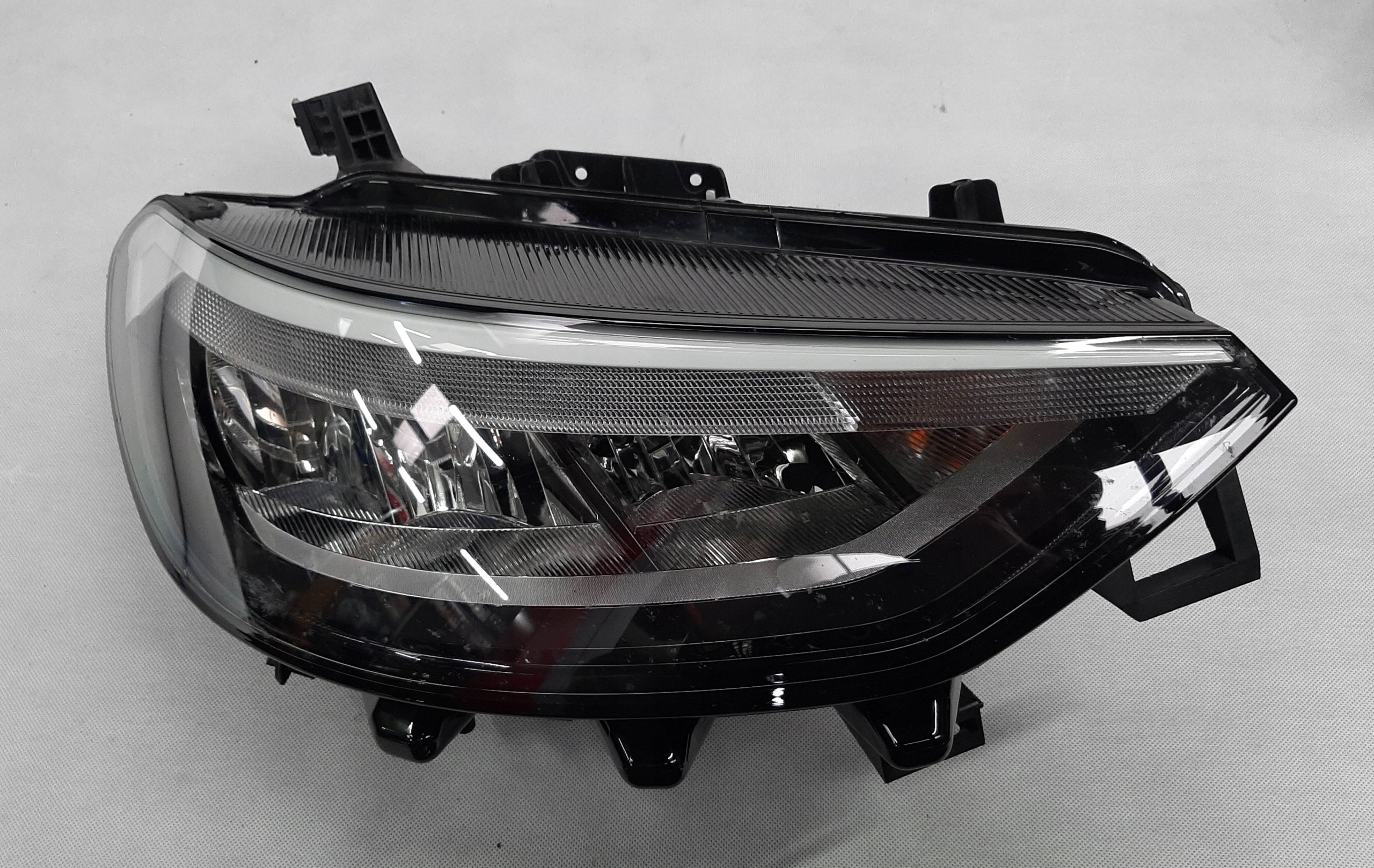 VW ID.3 Lampa prawa przód Reflektor LED 10B941006A