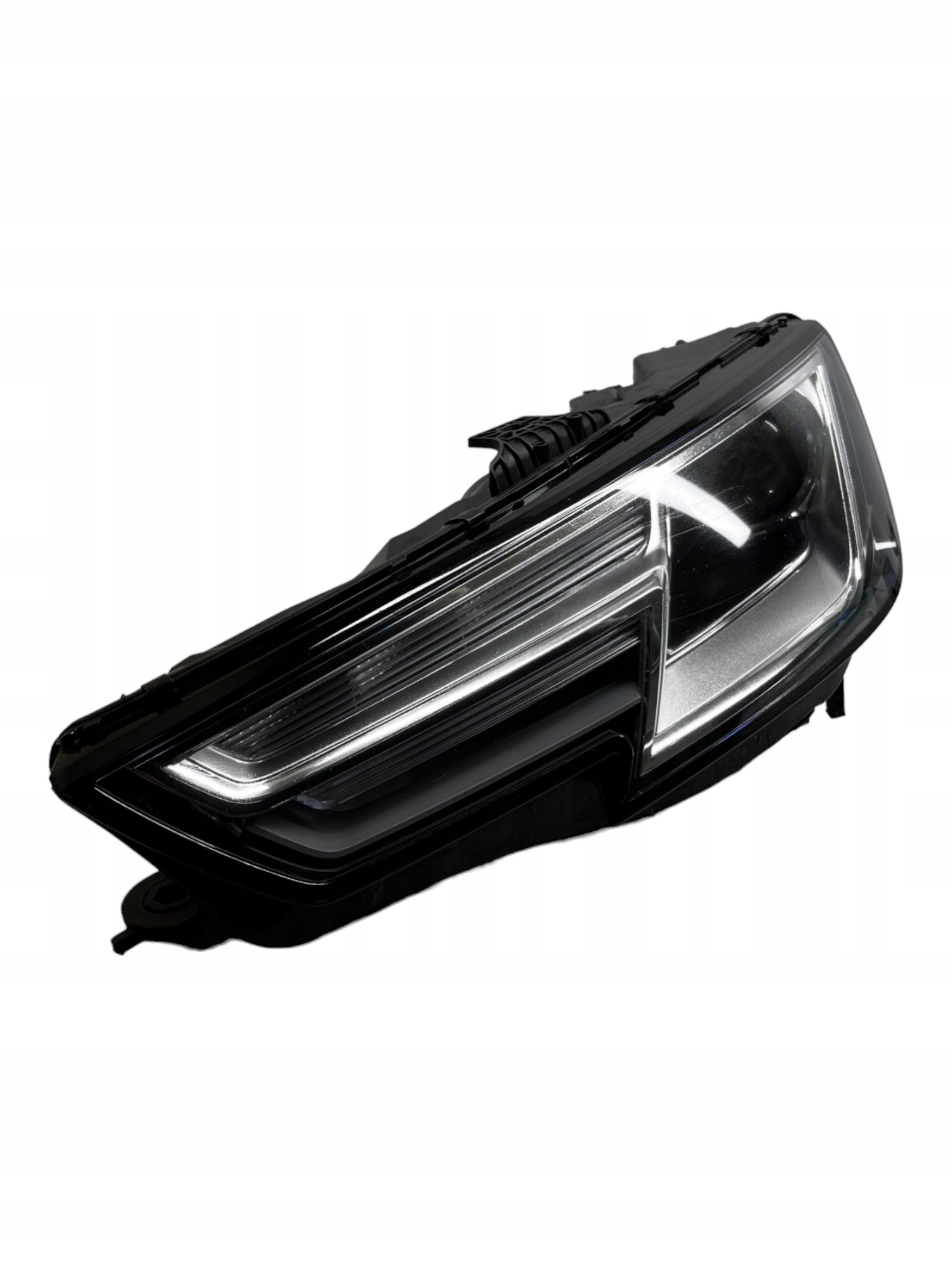 AUDI A4 S4 B9 LAMPA REFLEKTOR LEWY 8W0941005