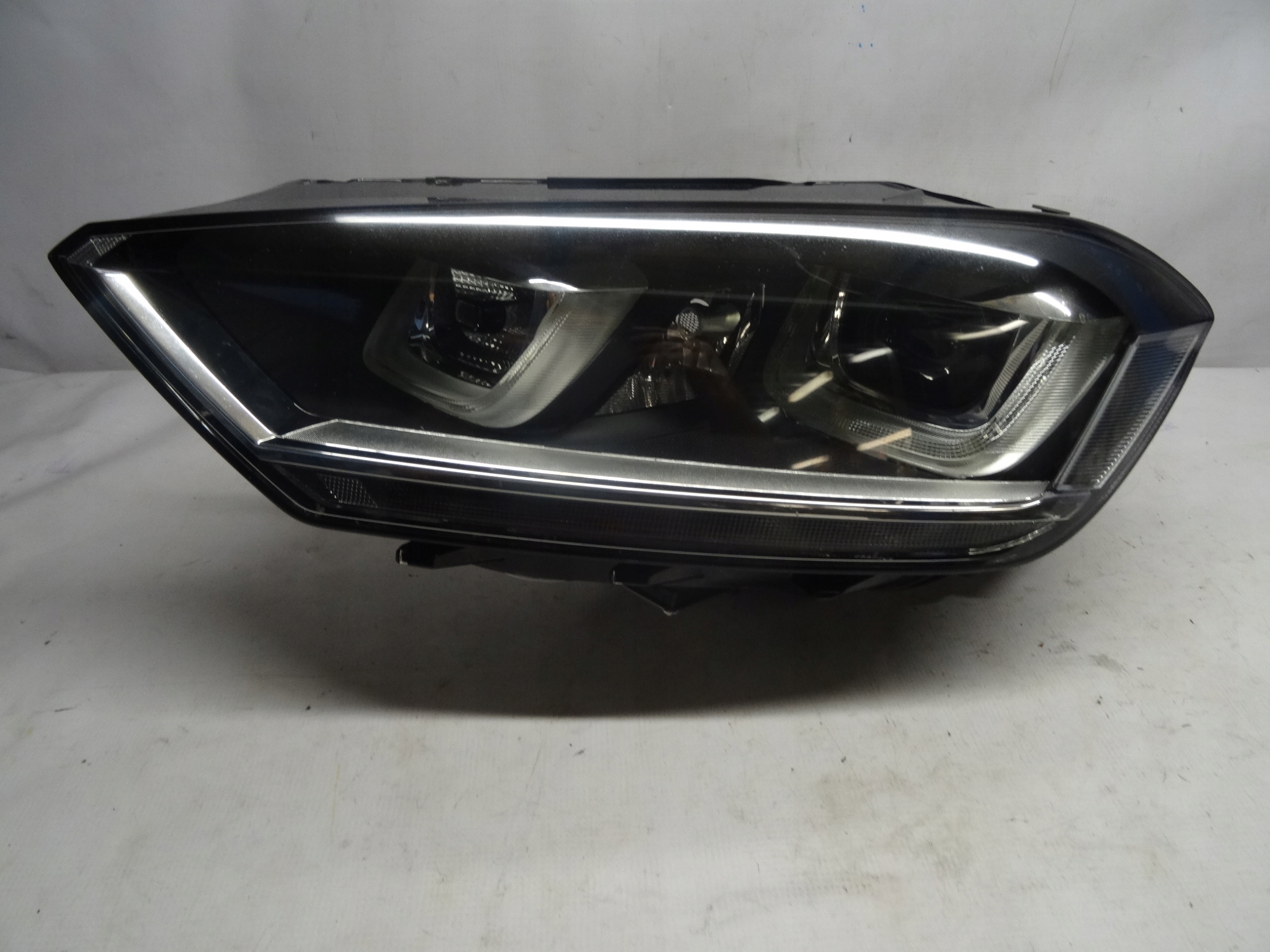 VW SPORTSVAN REFLEKTOR LEWY XENON LED 517941033A