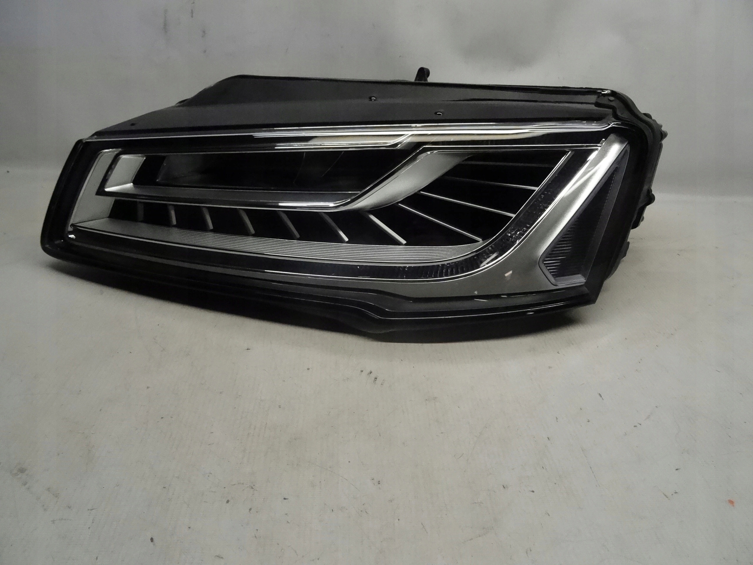 AUDI A8 D4 LIFT reflektor full led hella LEWY 4H0941033C