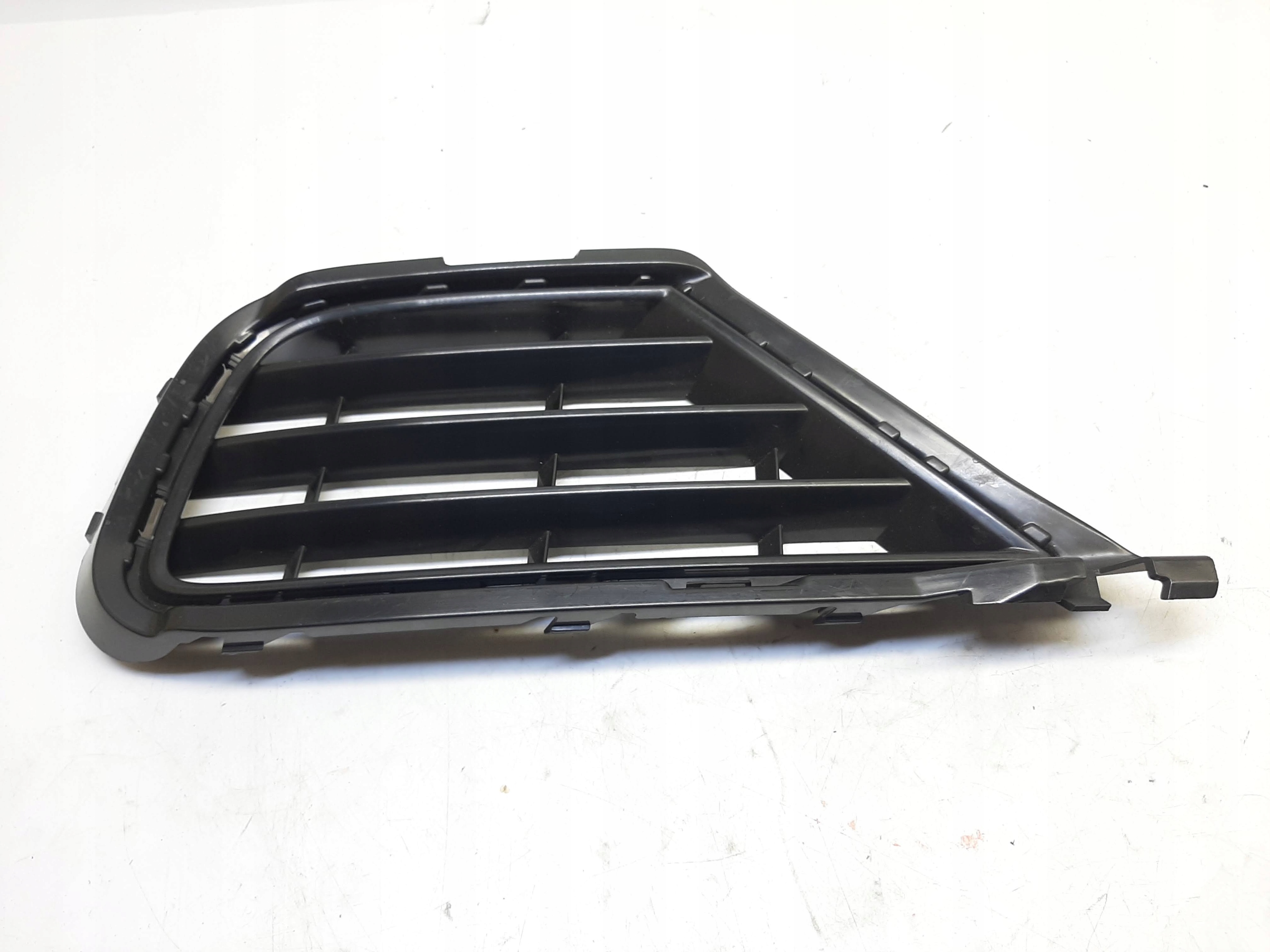 VW TOUAREG 14-17 LIFT KRATKA ATRAPA ZEWNETRZNA LEWA SUROWA 7P6853665B