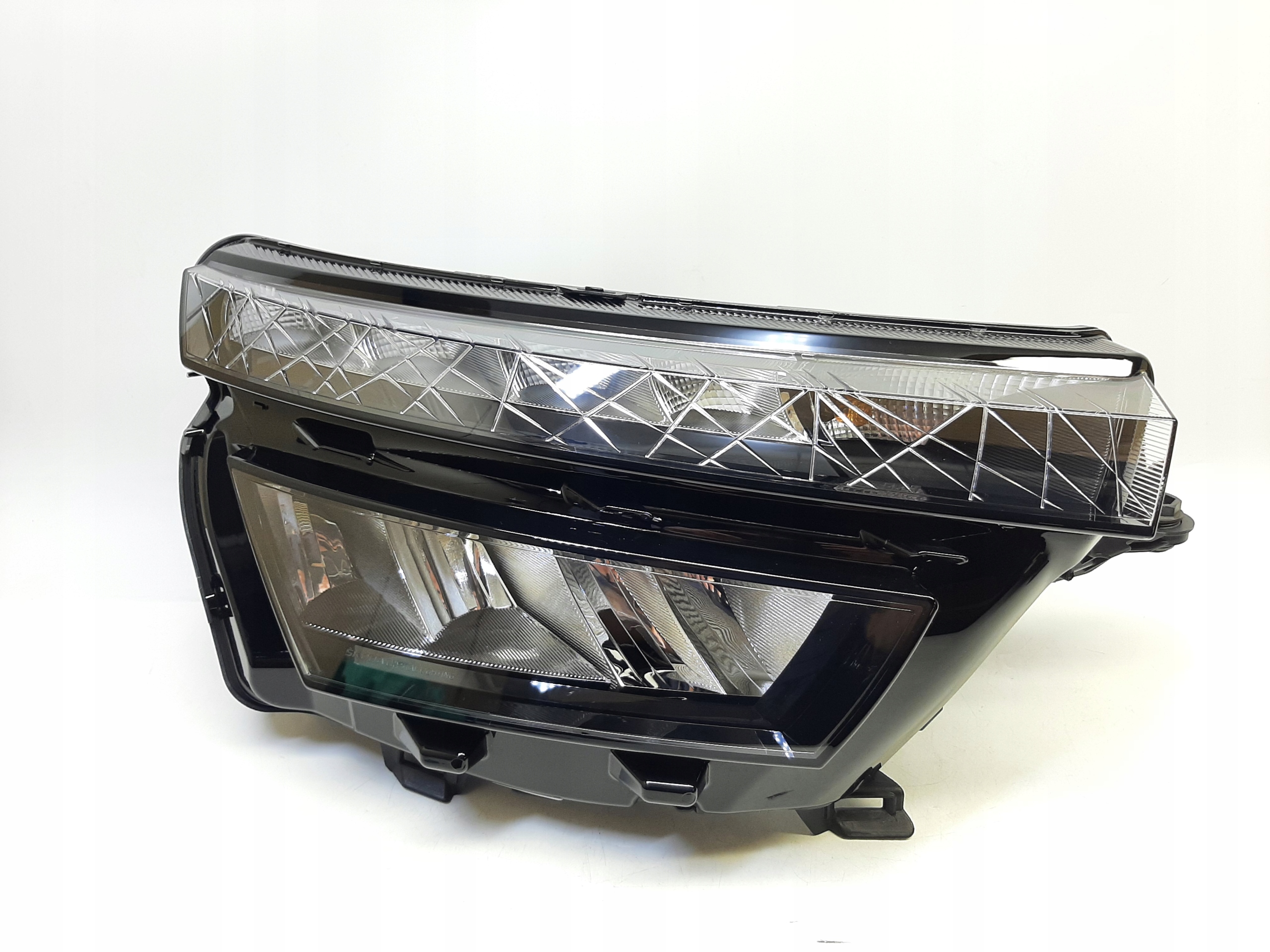 SKODA KAMIQ PRAWY REFLEKTOR LED 658941016