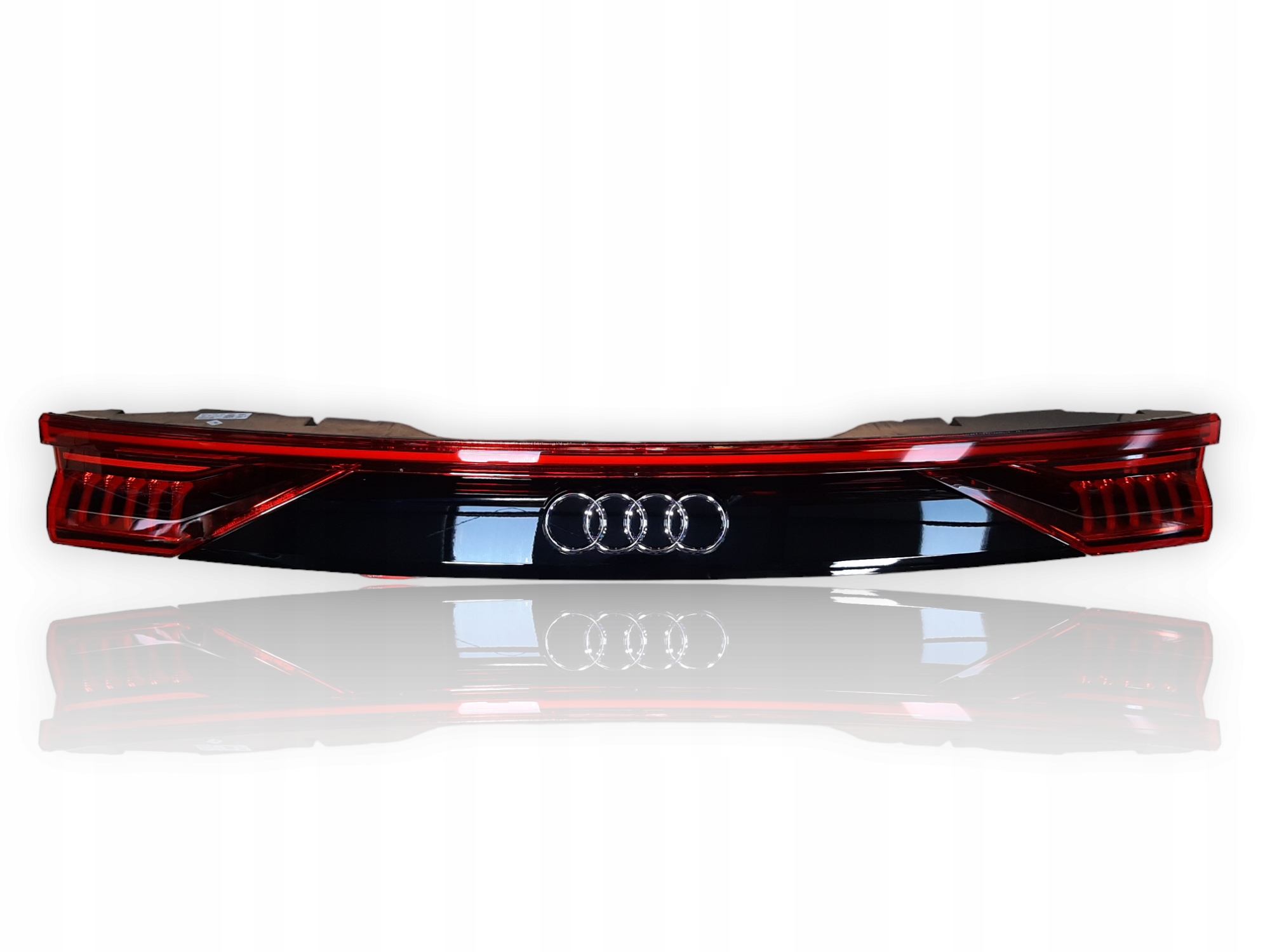 AUDI Q8 TYLNA LAMPA LED 4M8945695 4M8945095M nowa