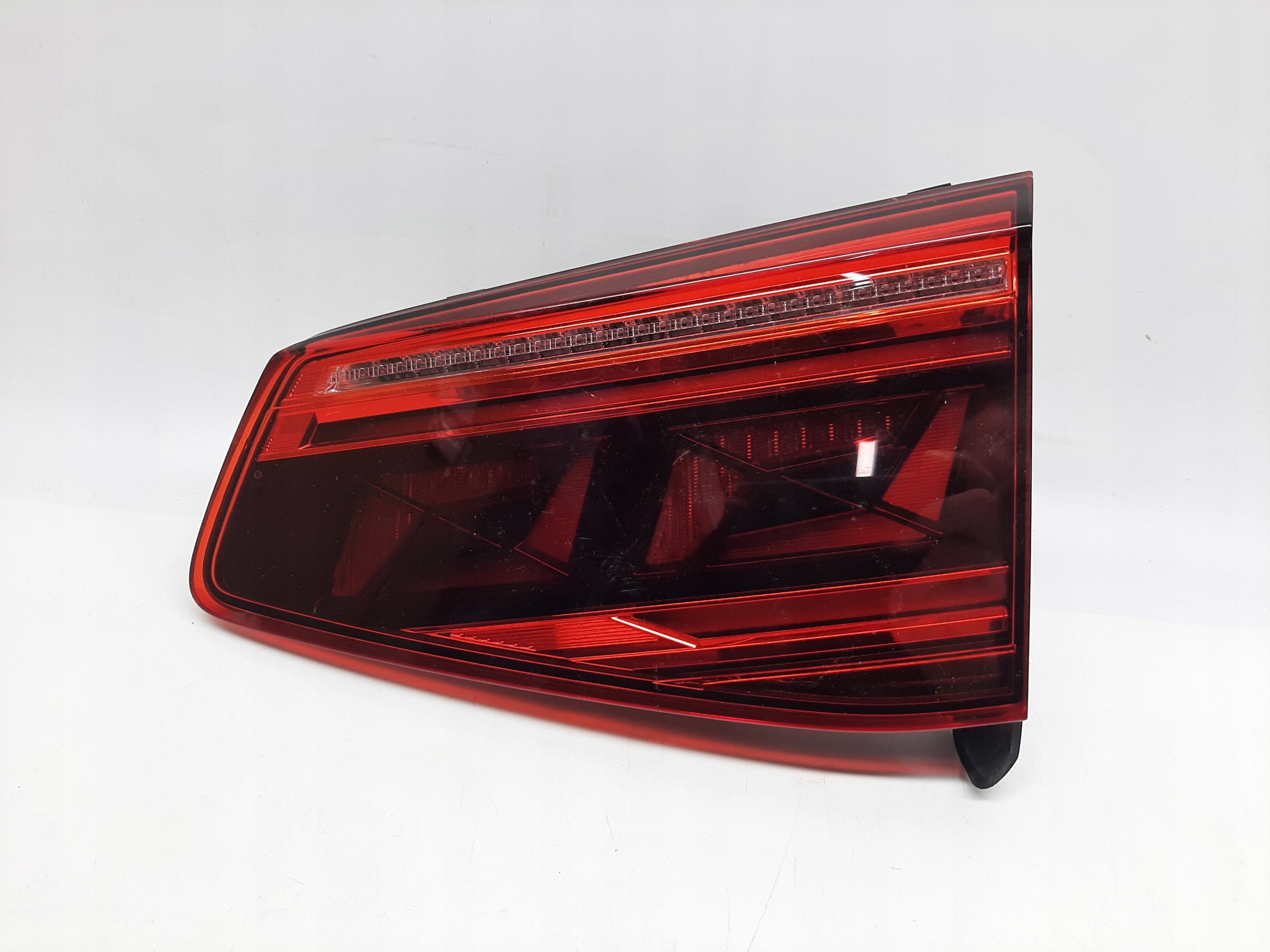 VW Passat B8 Variant Lift Lampa Tył Tylna Prawa Klapy Bagażnika 3G9945308M