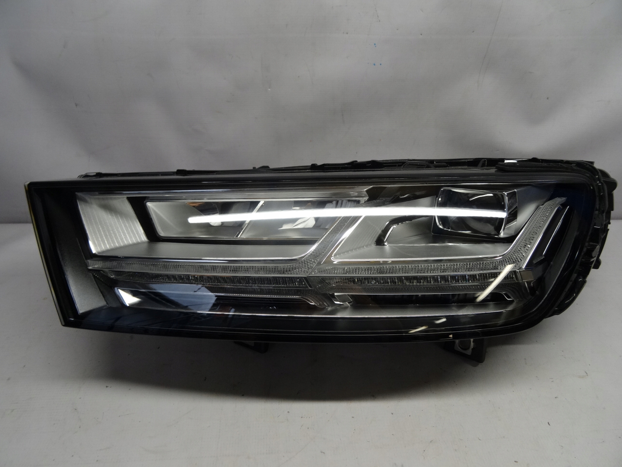 AUDI Q7 REFLEKTOR FULL LED LEWY KOMPETNY 4M0941033