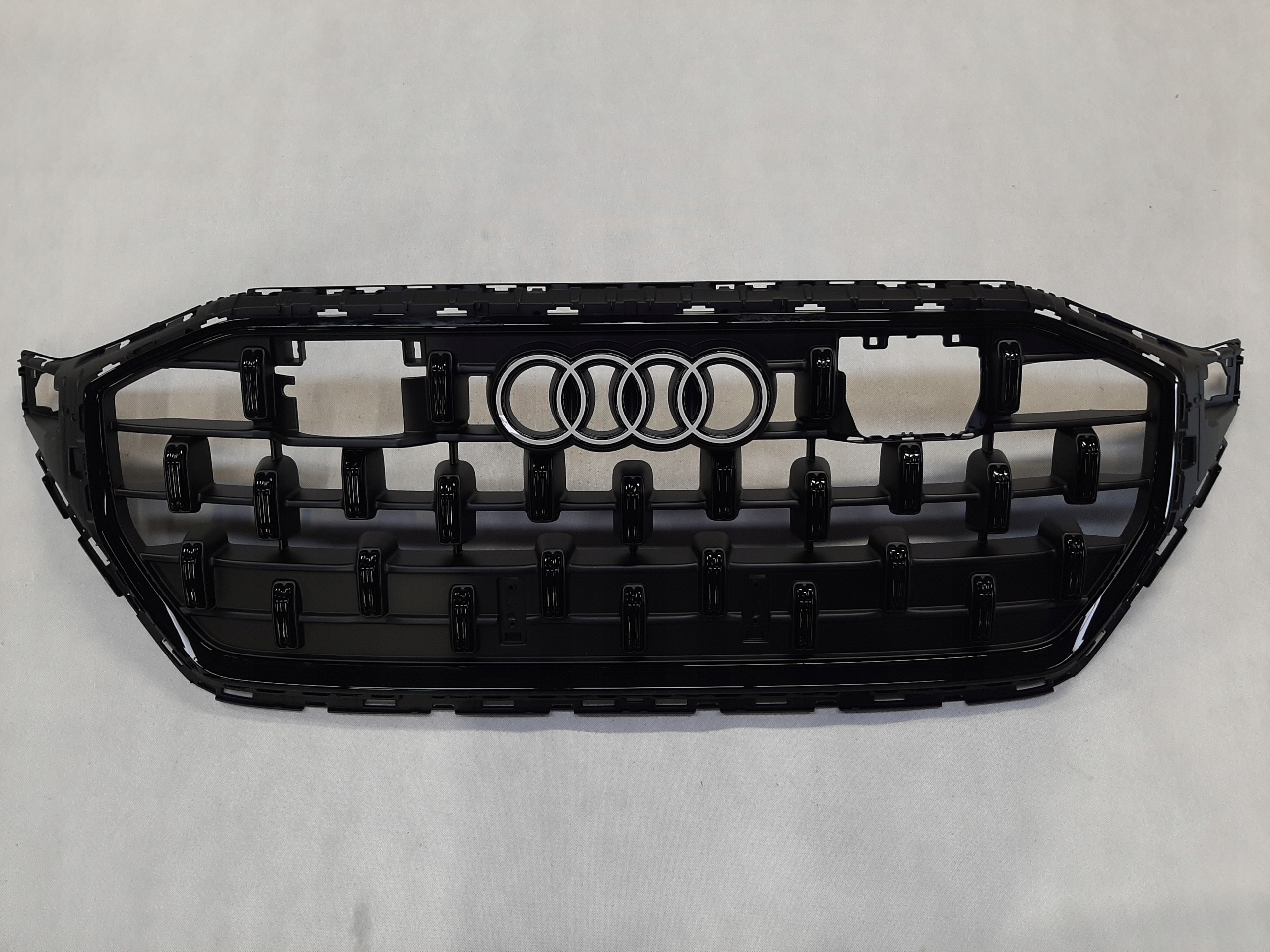 AUDI Q8 S-LINE 2024- ATRAPA GRILL 4M8853651BQ CG NOWA