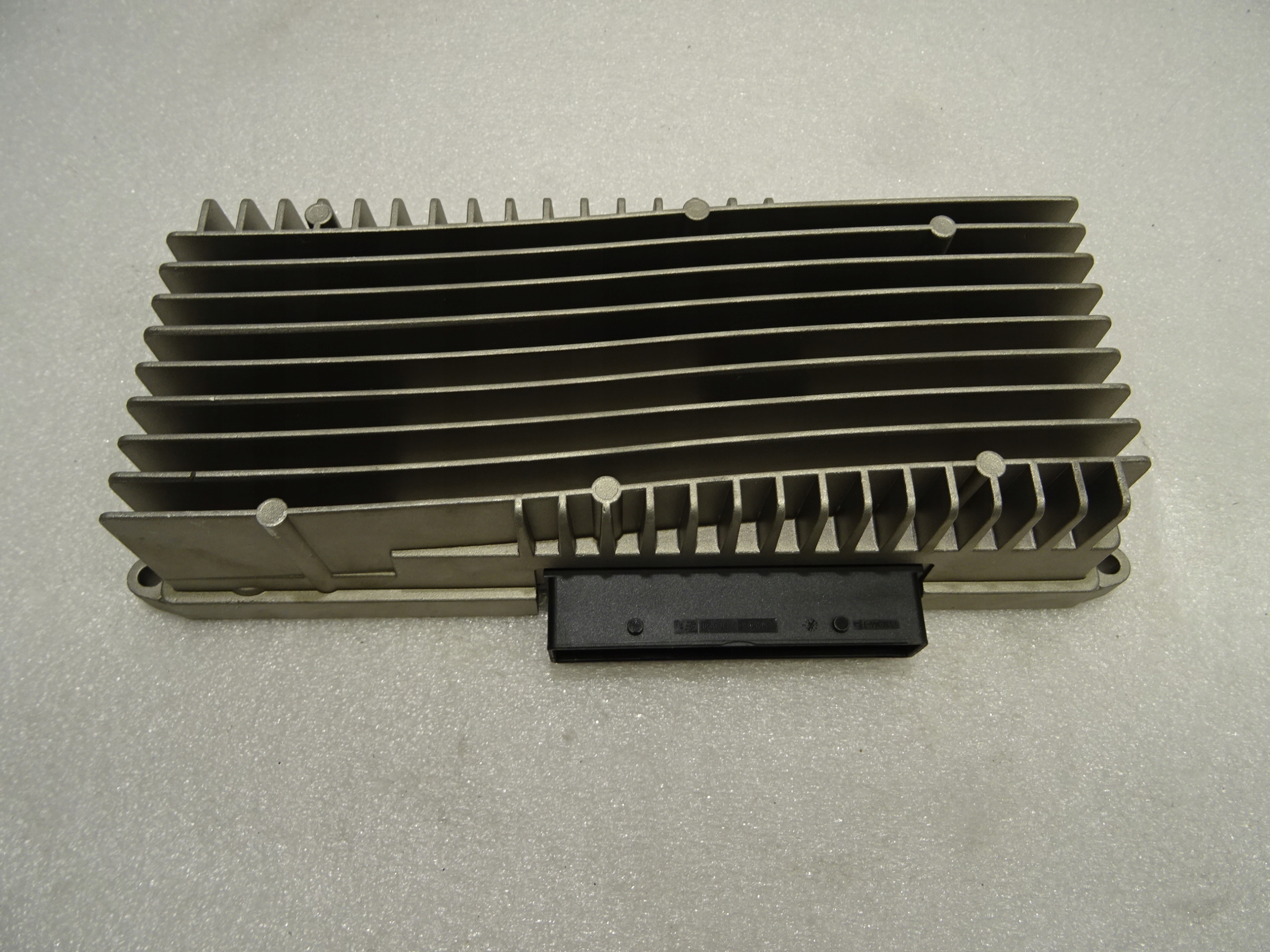 A4 B8 A5 8T WZMACNIACZ AUDIO AMPLIFIER 8R0035223H 8R0035223F 8R0035223G H11