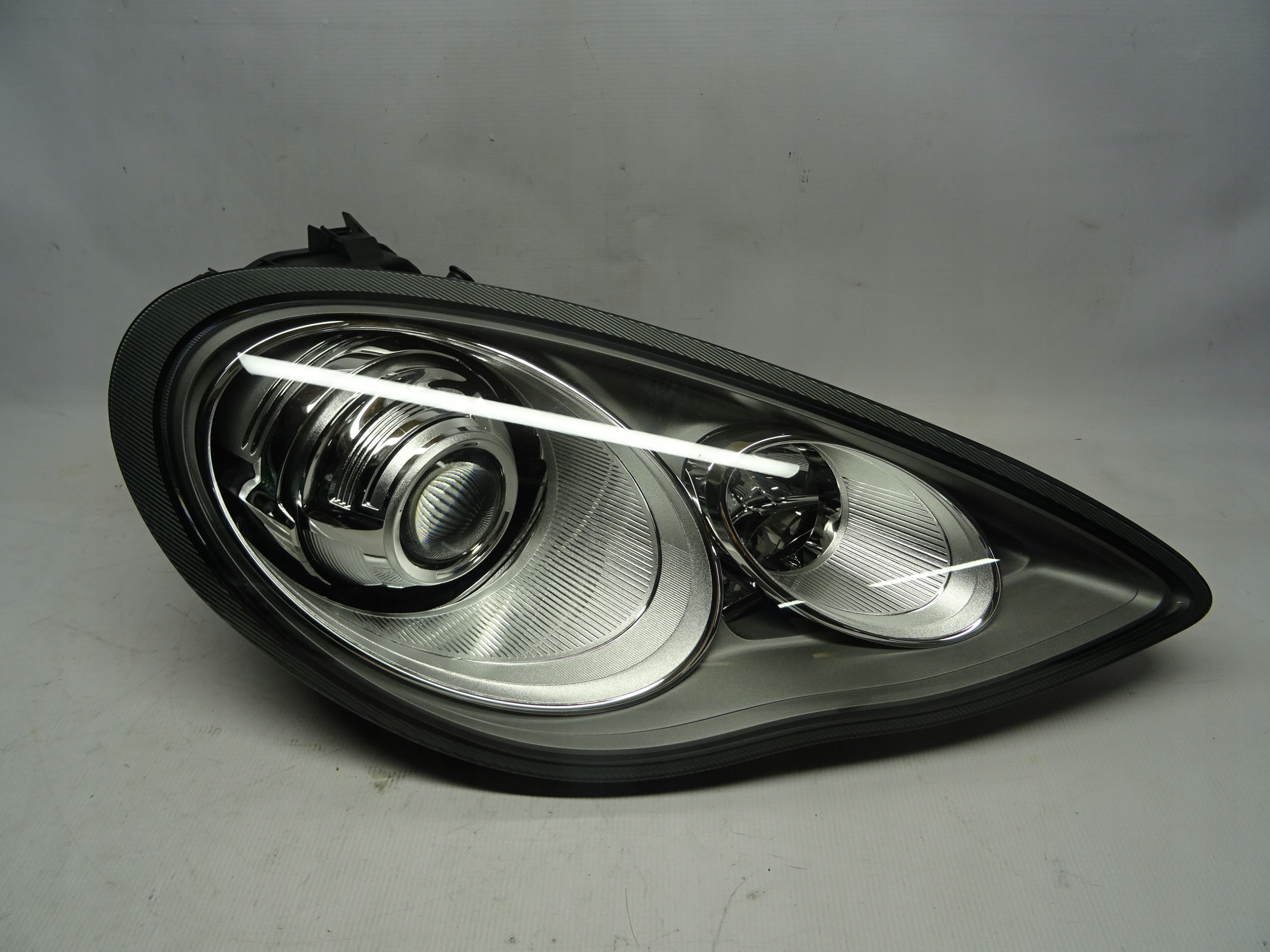 Porsche Panamera Lampa prawa Reflektor 97063116405