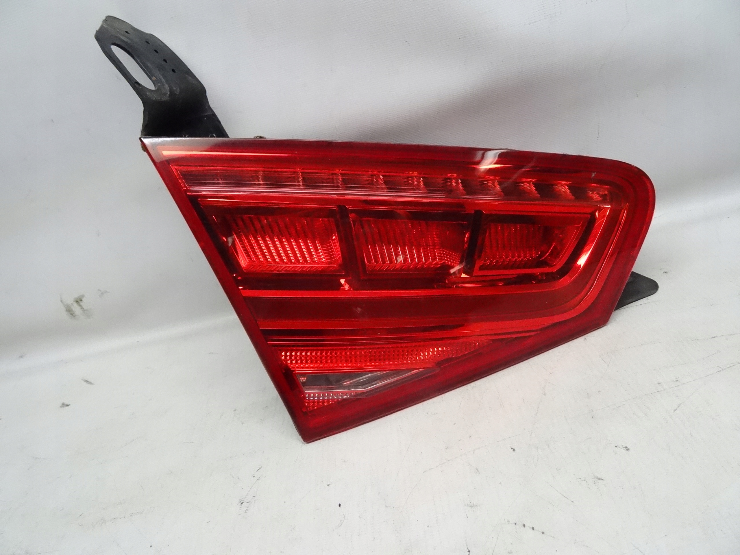 AUDI A8 S8 D4 LAMPA LED LEWA TYLNA 4H0945093