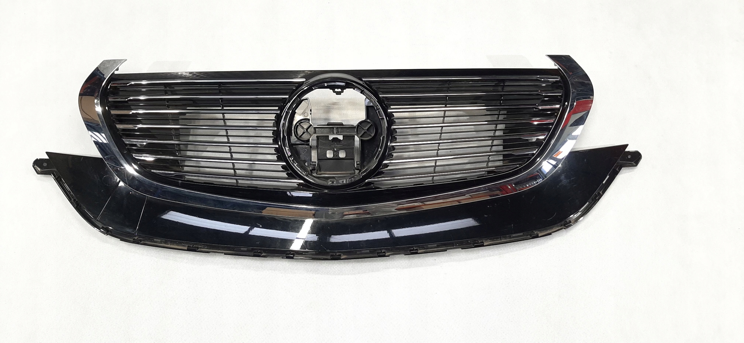 MERCEDES BENZ EQC ATRAPA GRILL A2938881800