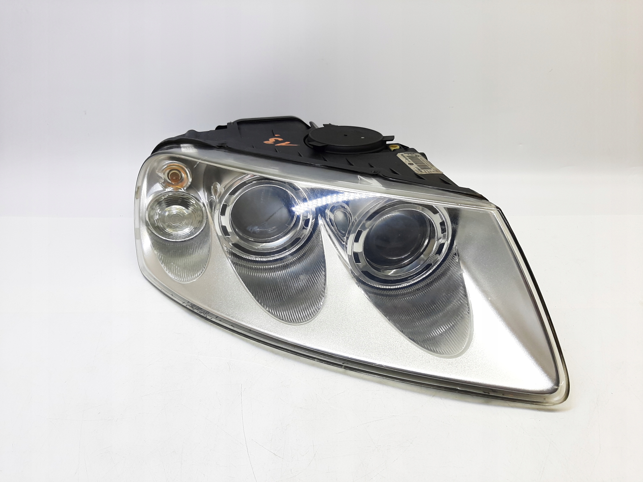 VW TOUAREG 03-06 REFLEKTOR LAMPA PRAWA 7L6941016BQ