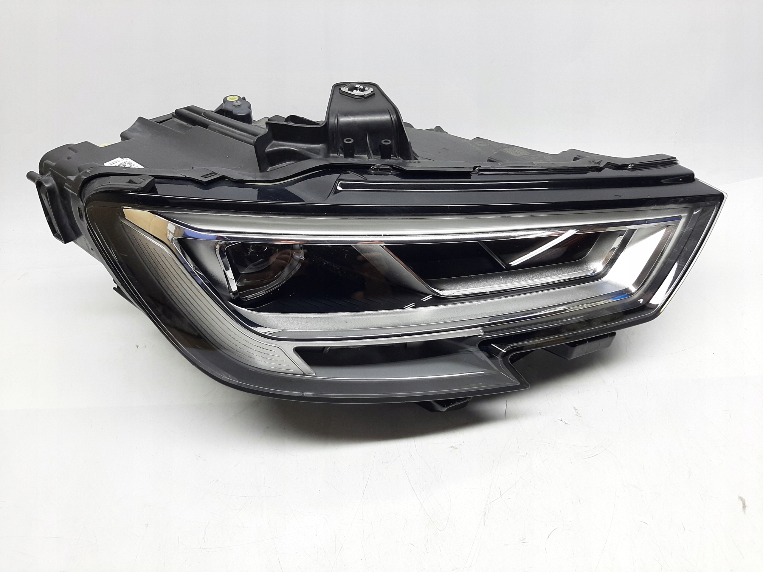 AUDI A3 8V LIFT 2016- LAMPA REFLEKTOR LED PRAWY PRZÓD 8V0941034F