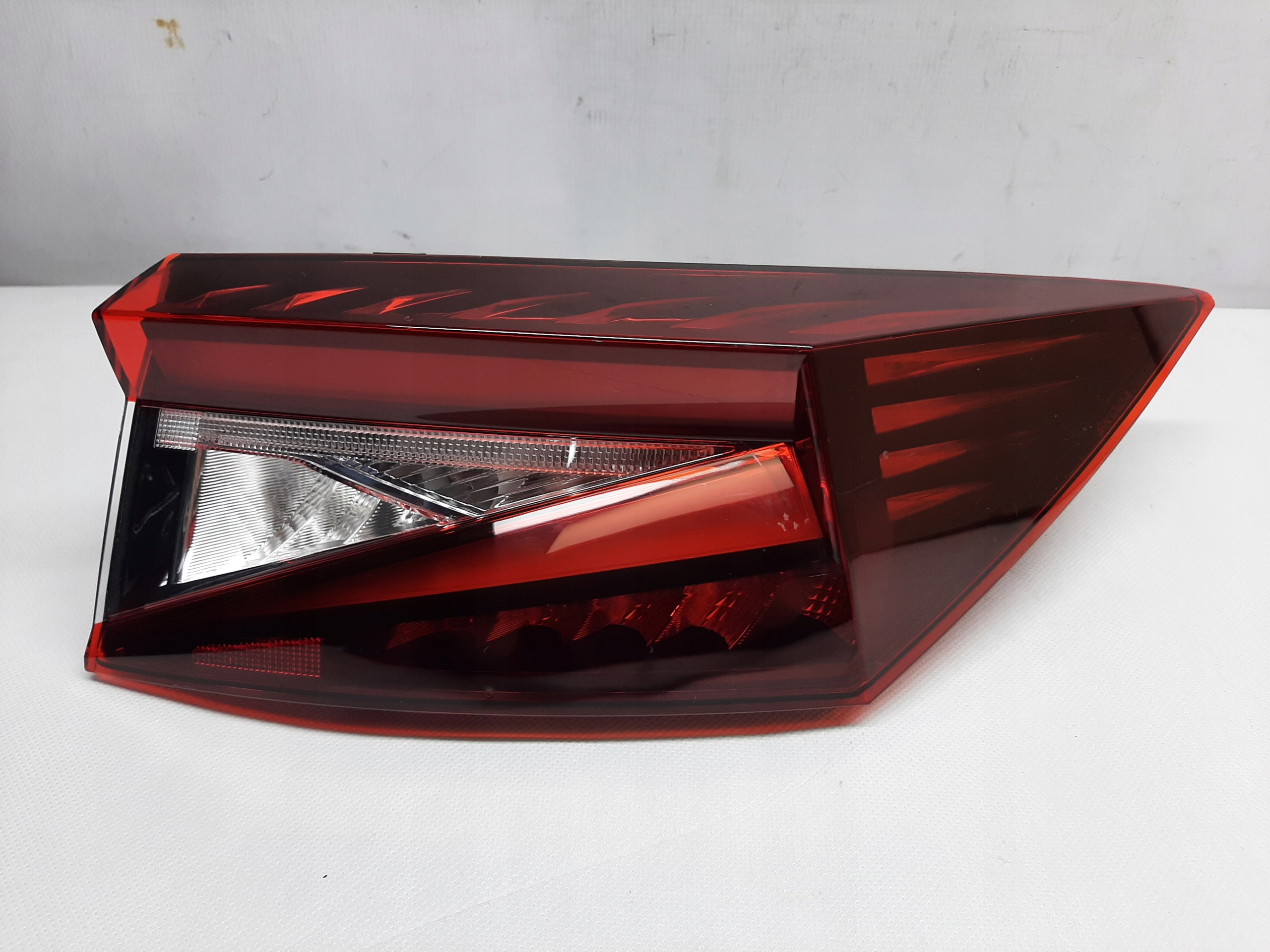 SKODA ENYAQ IV 5LA945208A LAMPA PRAWY TYŁ TYLNA