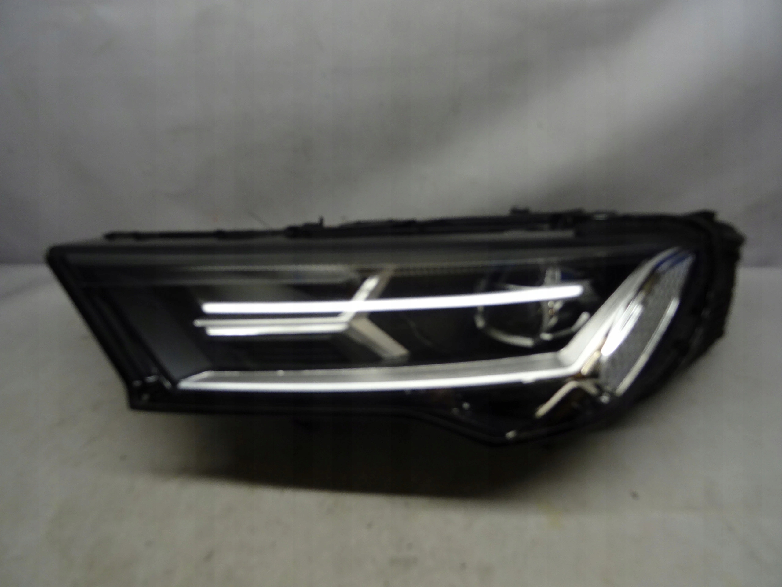 AUDI Q7 REFLEKTOR LEWY NOWY 4M0941011A