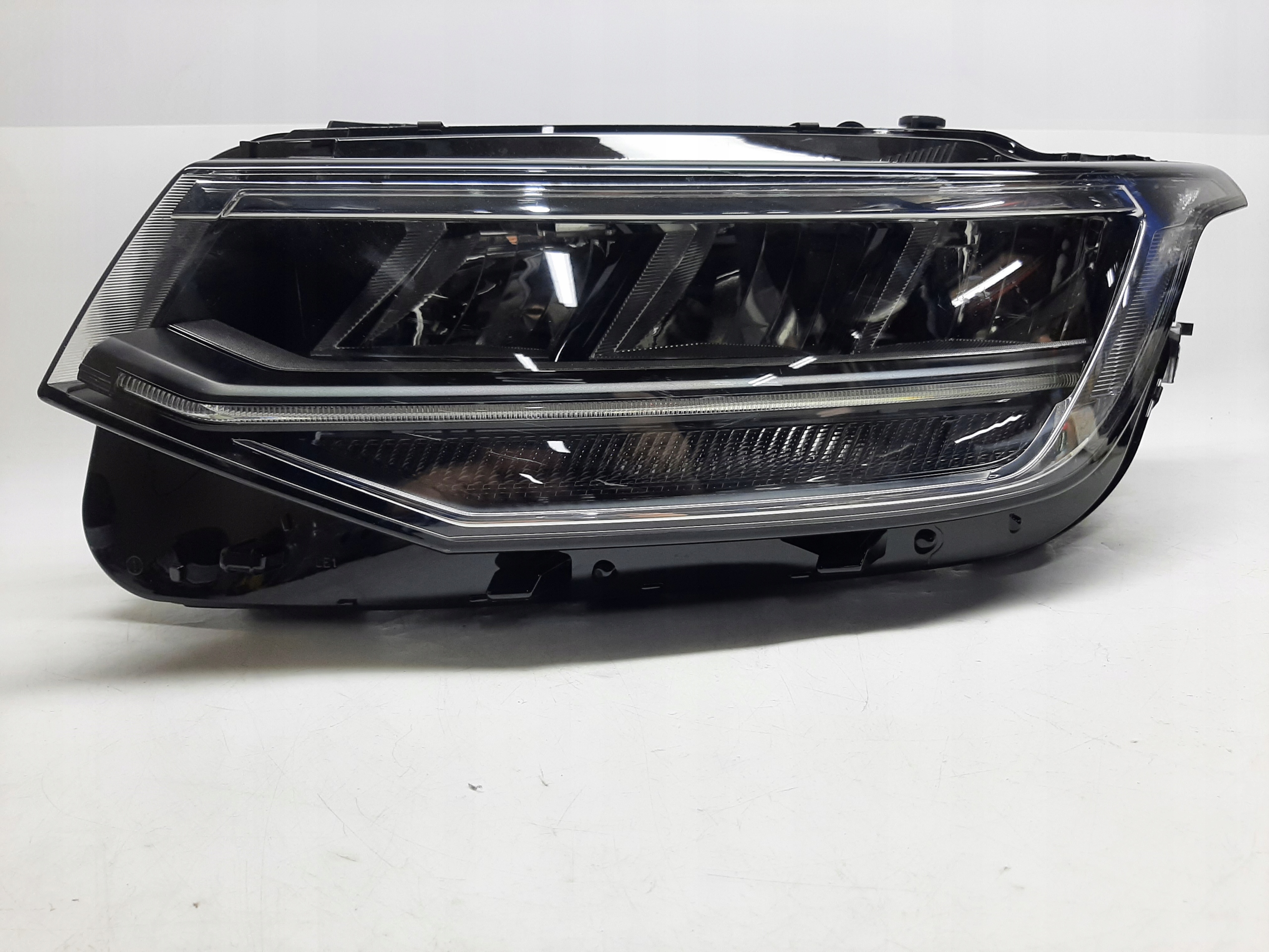 VOLKSWAGEN TIGUAN LIFT 2021-2024 LEWY REFLEKTOR LAMPA LED 5NB941035C