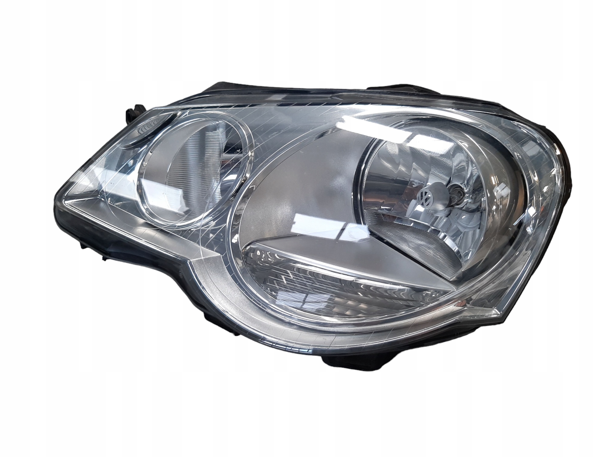 VW POLO REFLEKTOR LAMPA PRZÓD LEWY HELLA 6Q1941007AR