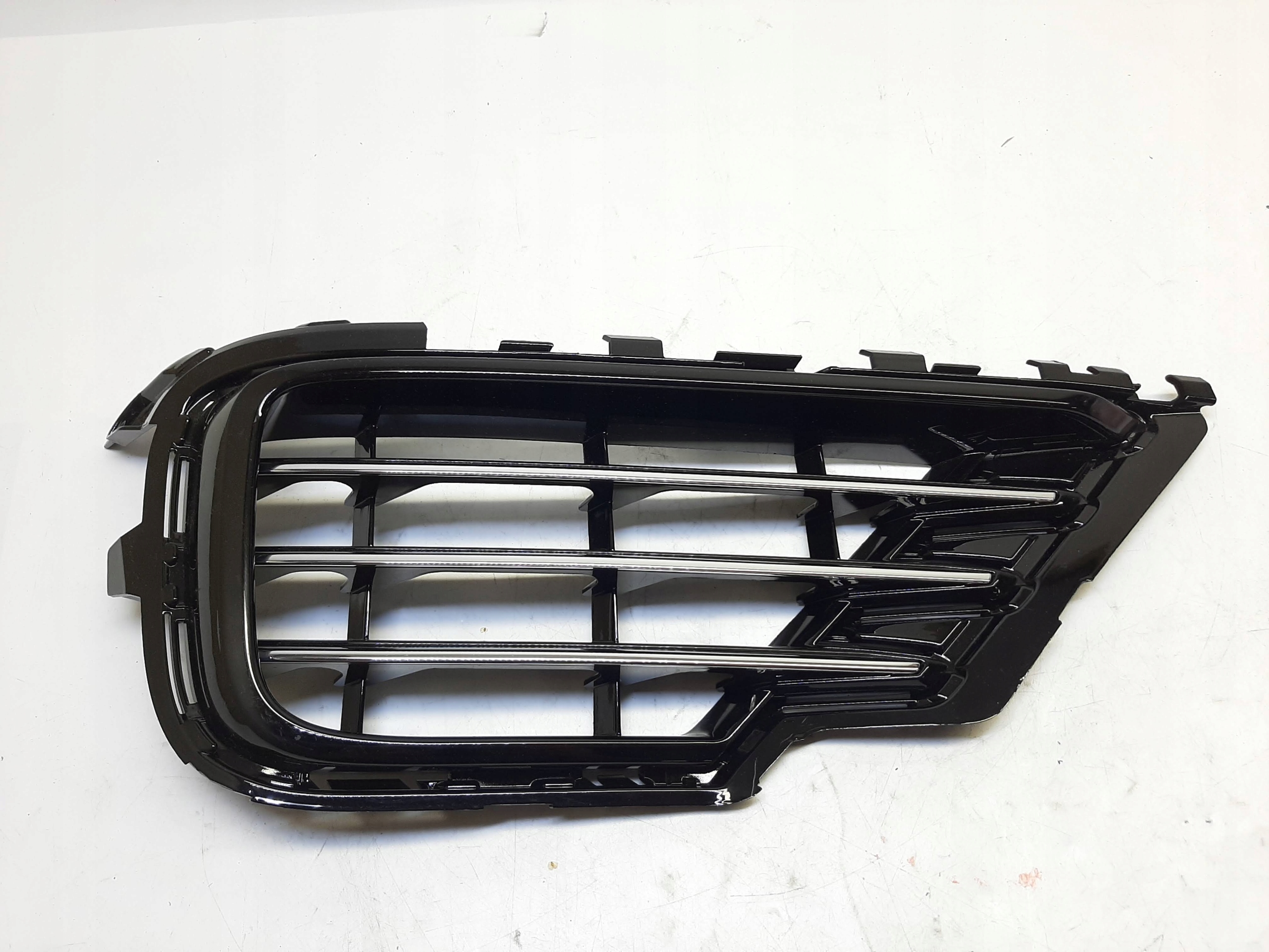 VW TOUAREG R-LINE 14-17 KRATKA ATRAPA ZEWNETRZNA PRAWA POŁYSK 7P6853666G