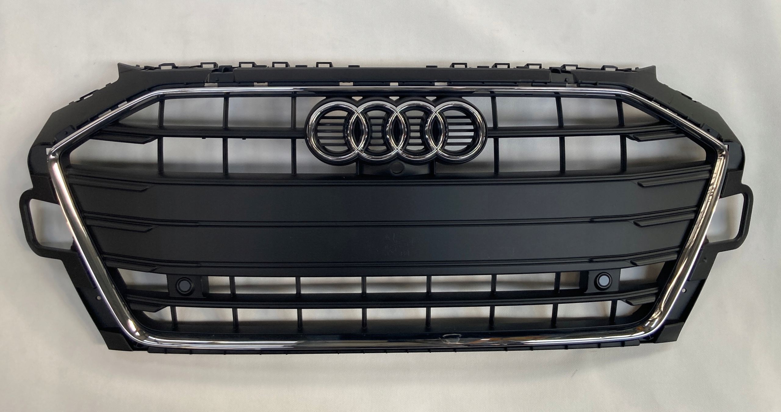 Audi A4 B9 LIFT Atrapa Grill 8W0853651DB DD