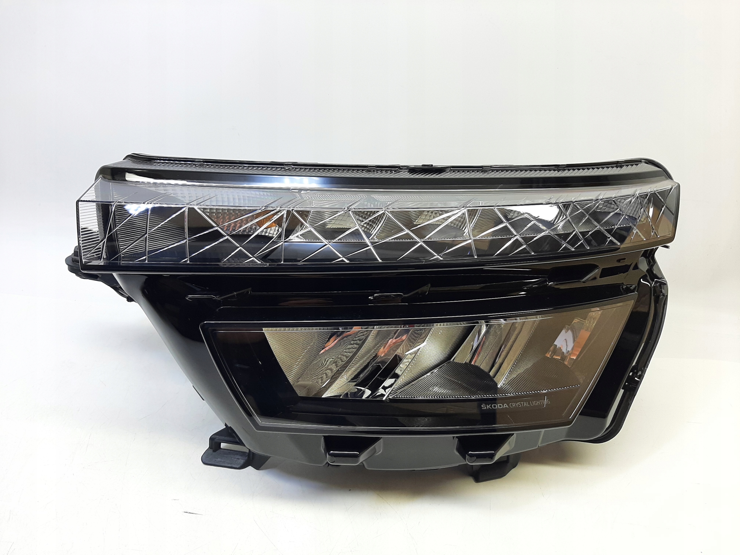 SKODA KAMIQ LEWY REFLEKTOR LED 658941015