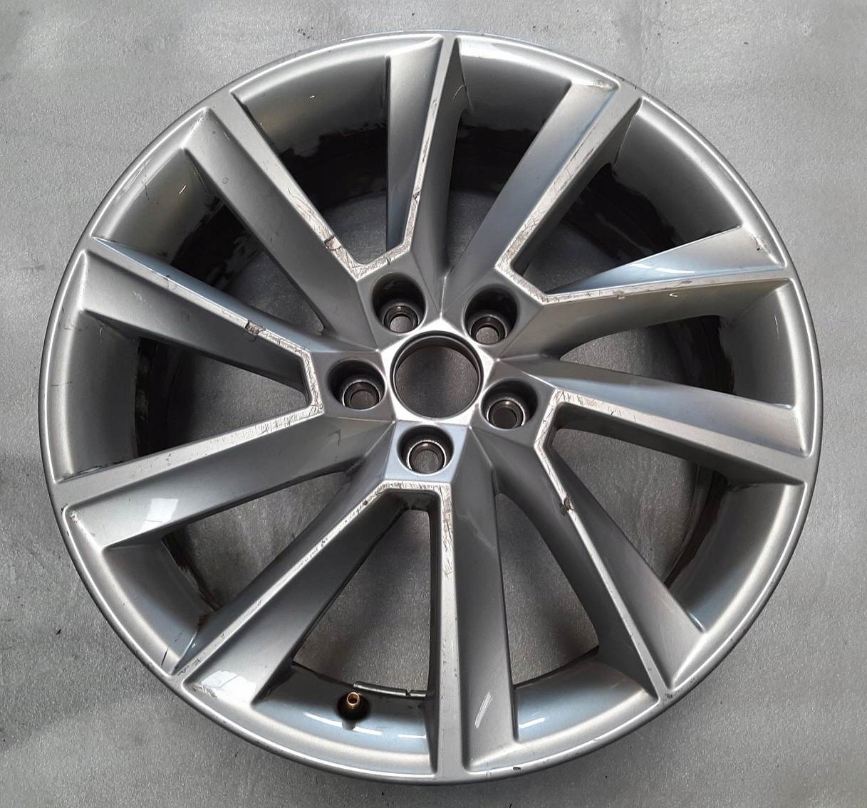 Skoda Scala Alufelga Felga 17" 657601025D