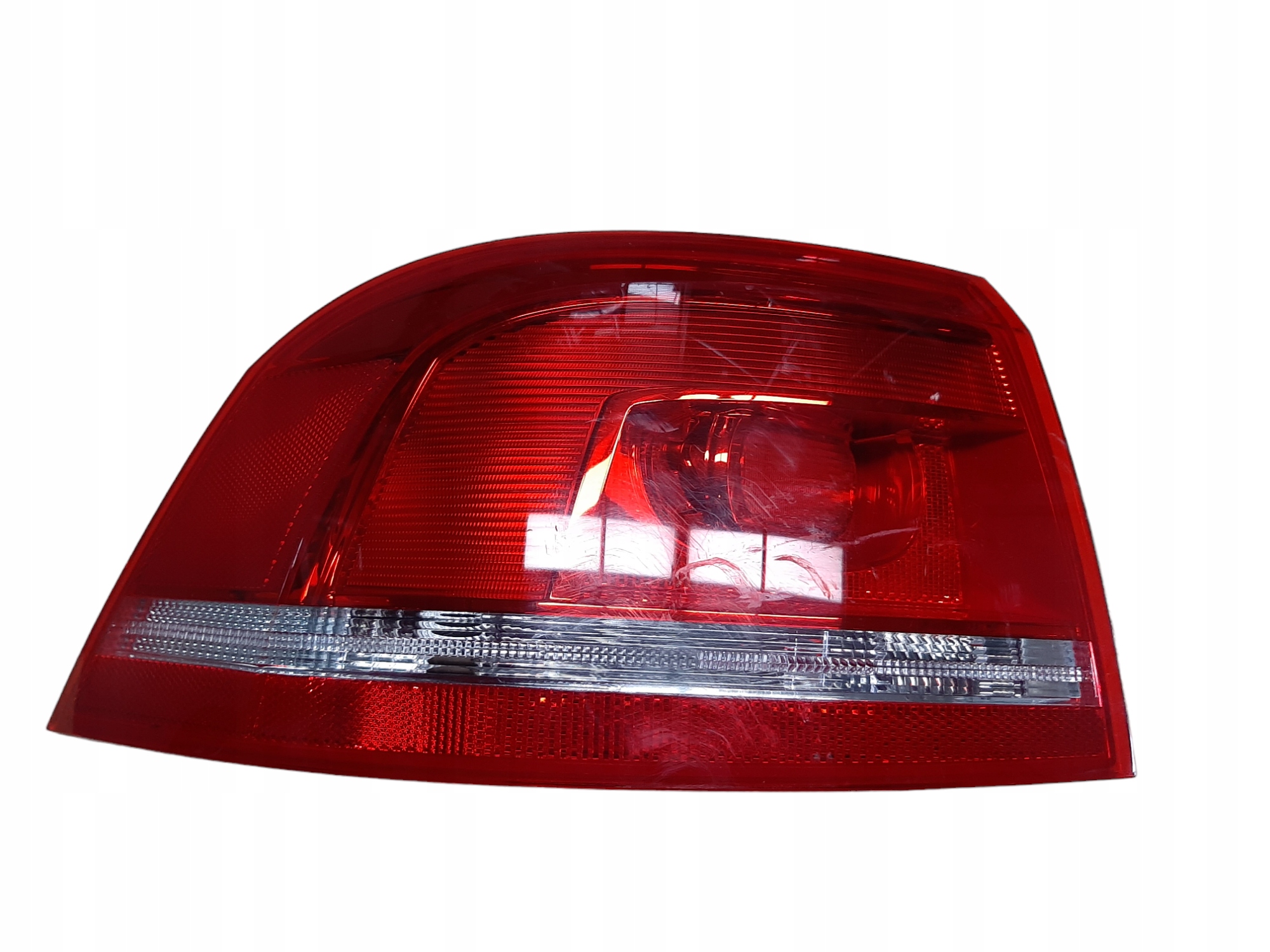 VW PASSAT B7 LAMPA TYLNA ZWYKŁA LEWA 3AF945095E