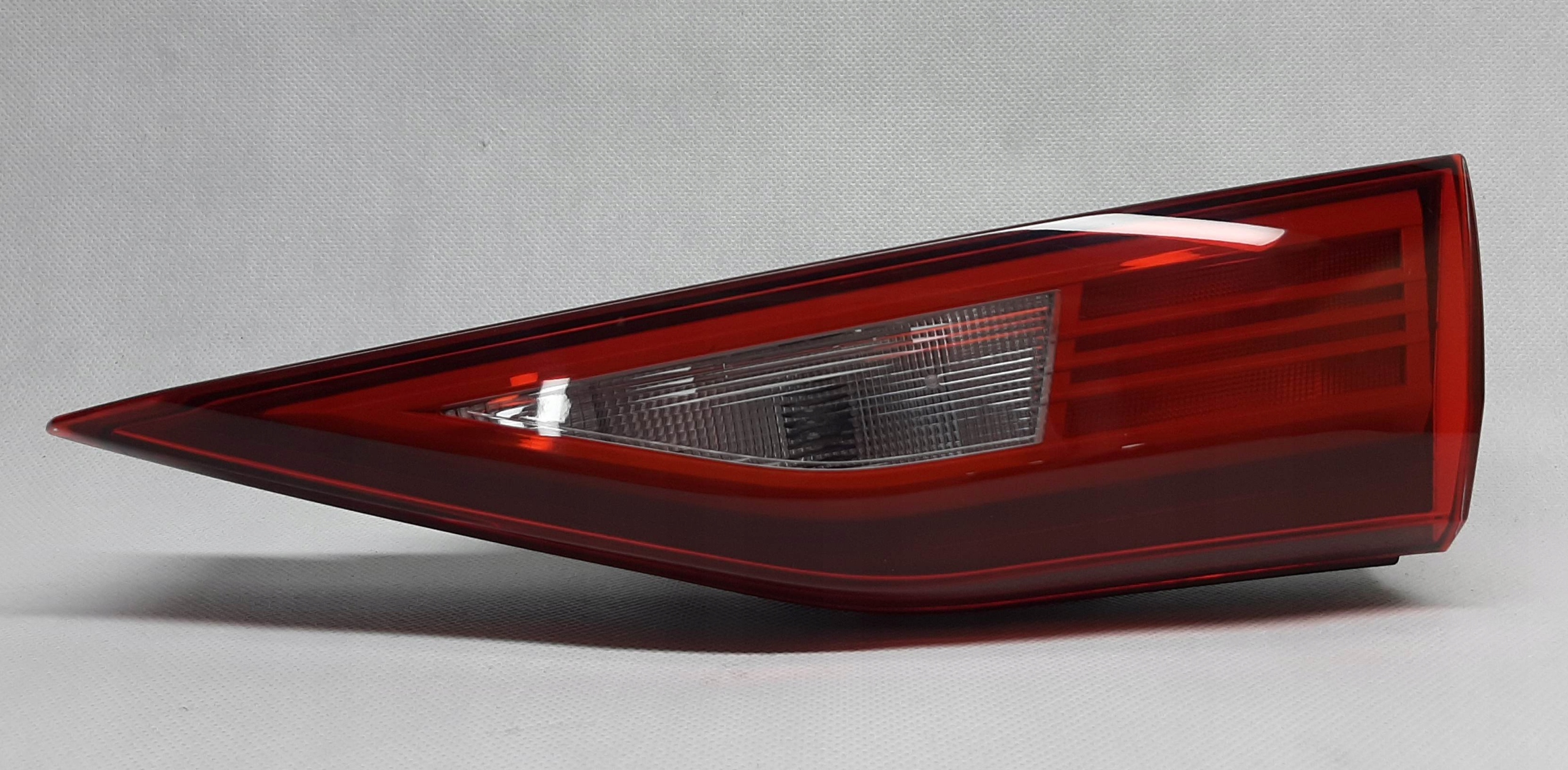 Audi A3 Lampa tył prawa 8Y0945076