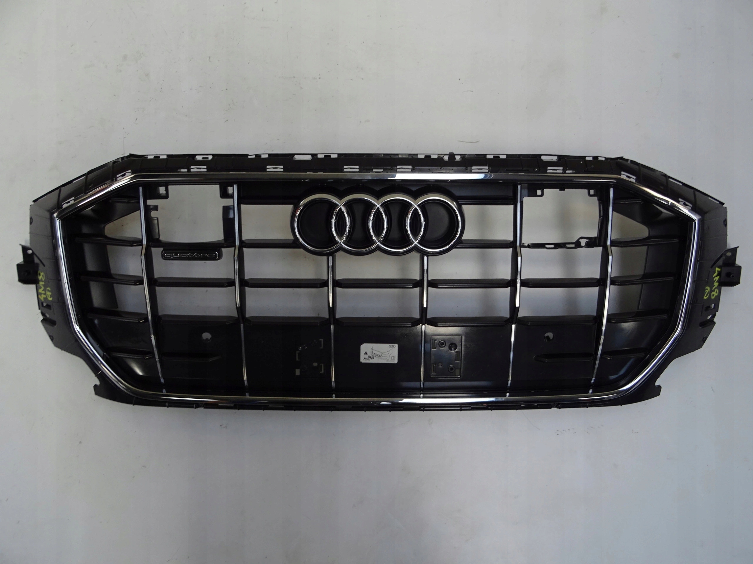 AUDI Q8 ATRAPA GRILL 4M8853651D nowa