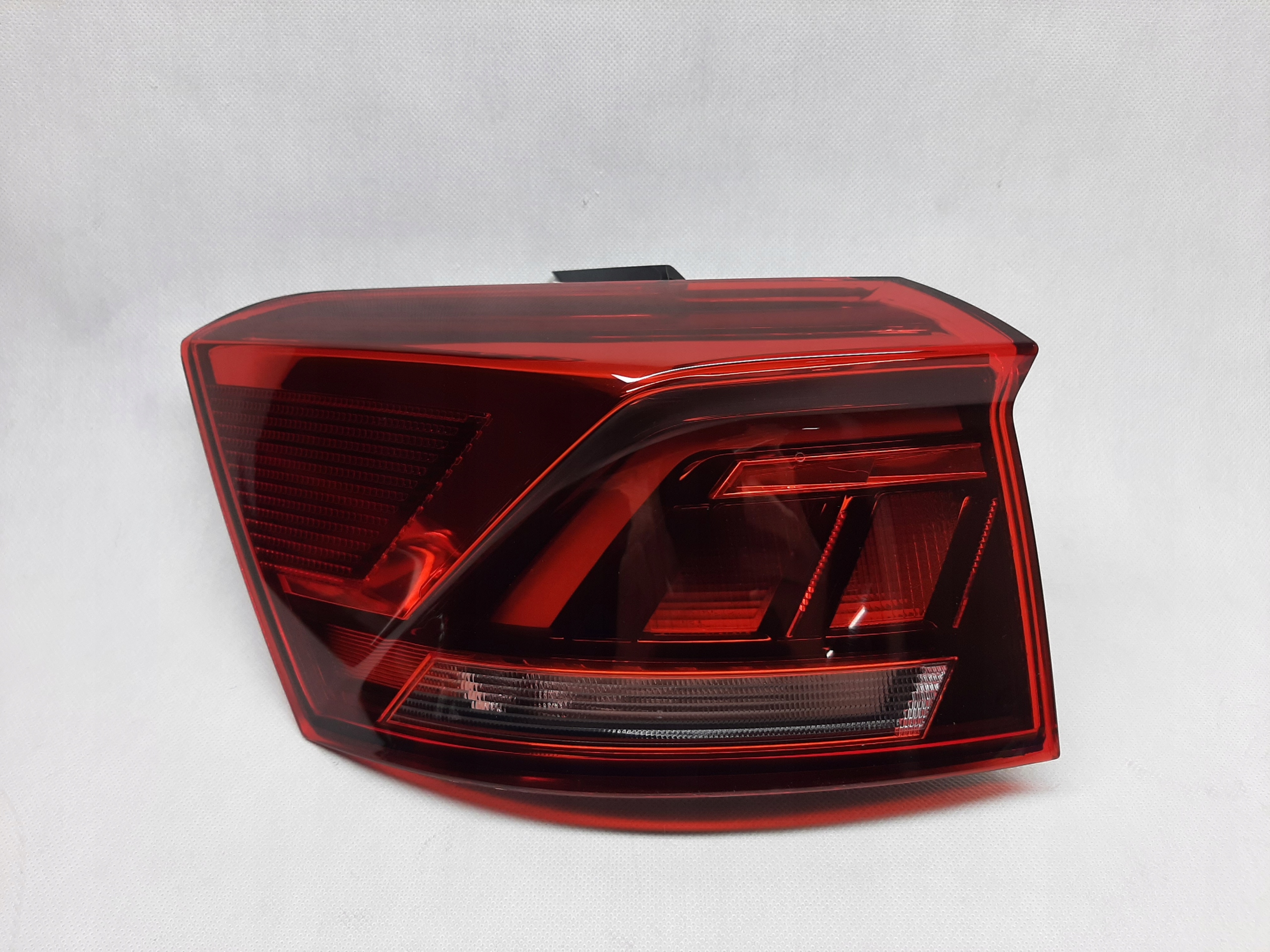 VW T-Roc Lampa tył lewa LED 2GA945095D