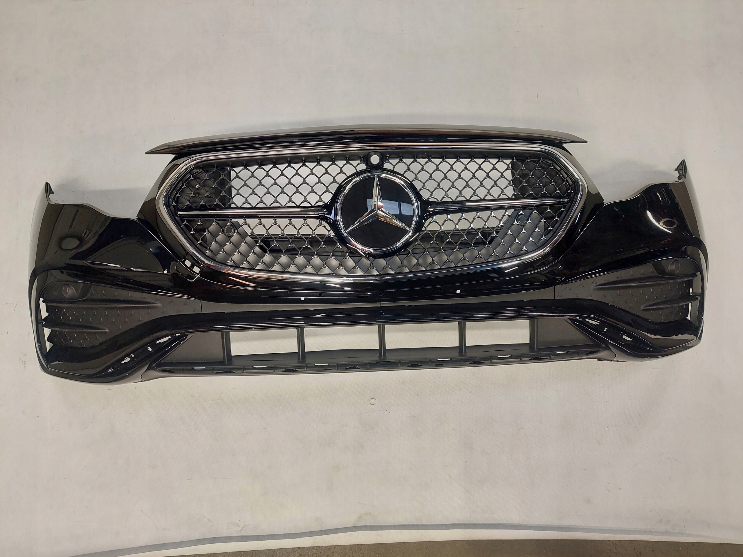 MERCEDES W214 AMG ZDERZAK A2148852902 A2148852000