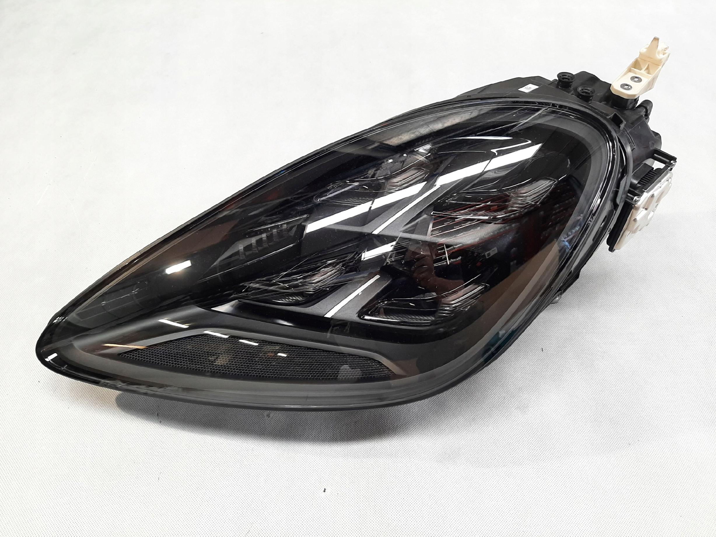 PORSCHE CAYENNE 2017+ REFLEKTOR LAMPA 9Y0941035L