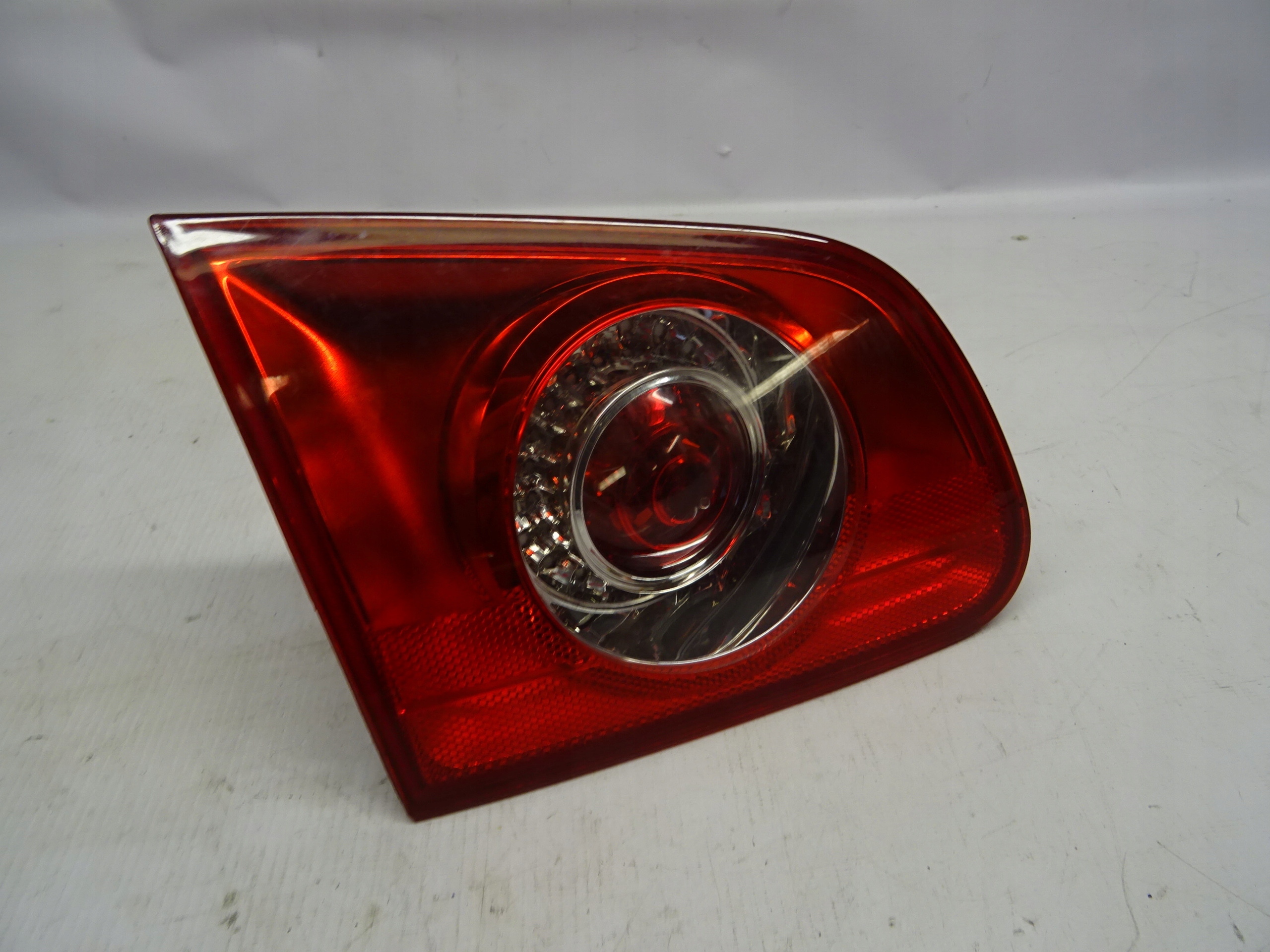 VW PASSAT B6 KOMBI LAMPA LEWA TYLNA 3C9945093