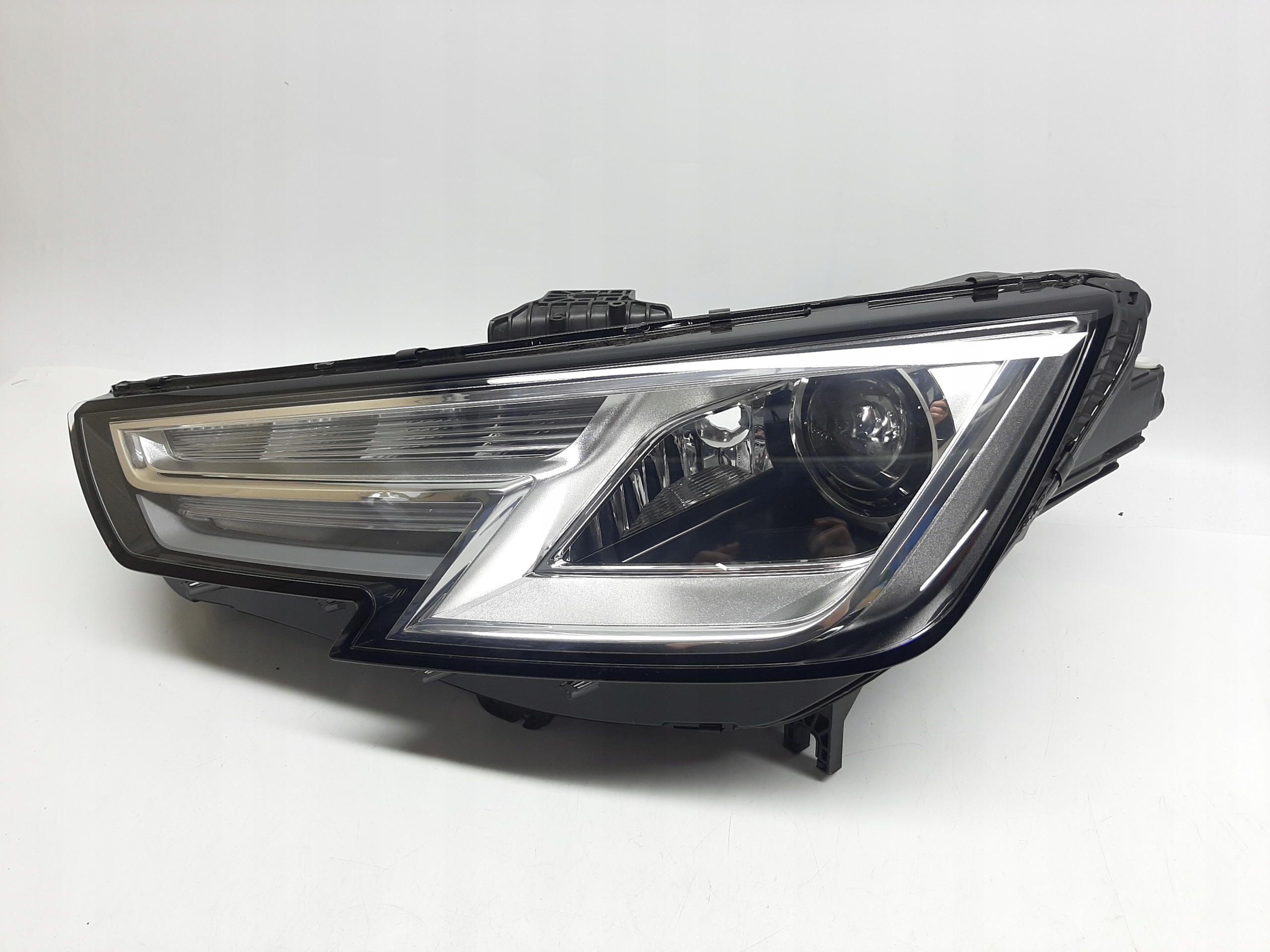 Audi A4 S4 B9 Reflektor Lampa Xenon Led LEWA 8W0941005A