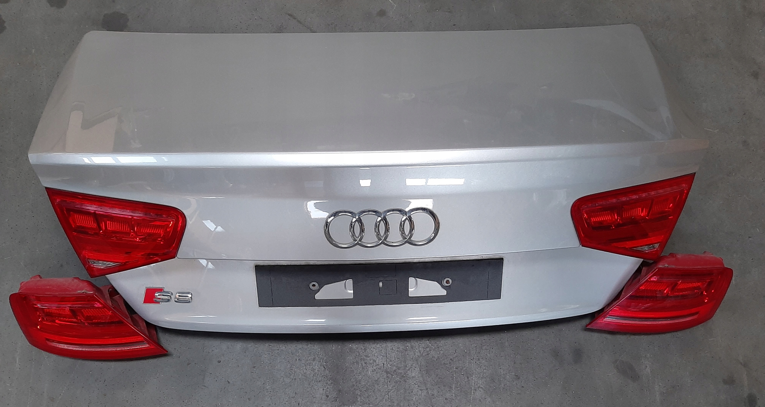 Audi S8 A8 D4 4H Klapa tył Lampy LED LX7T