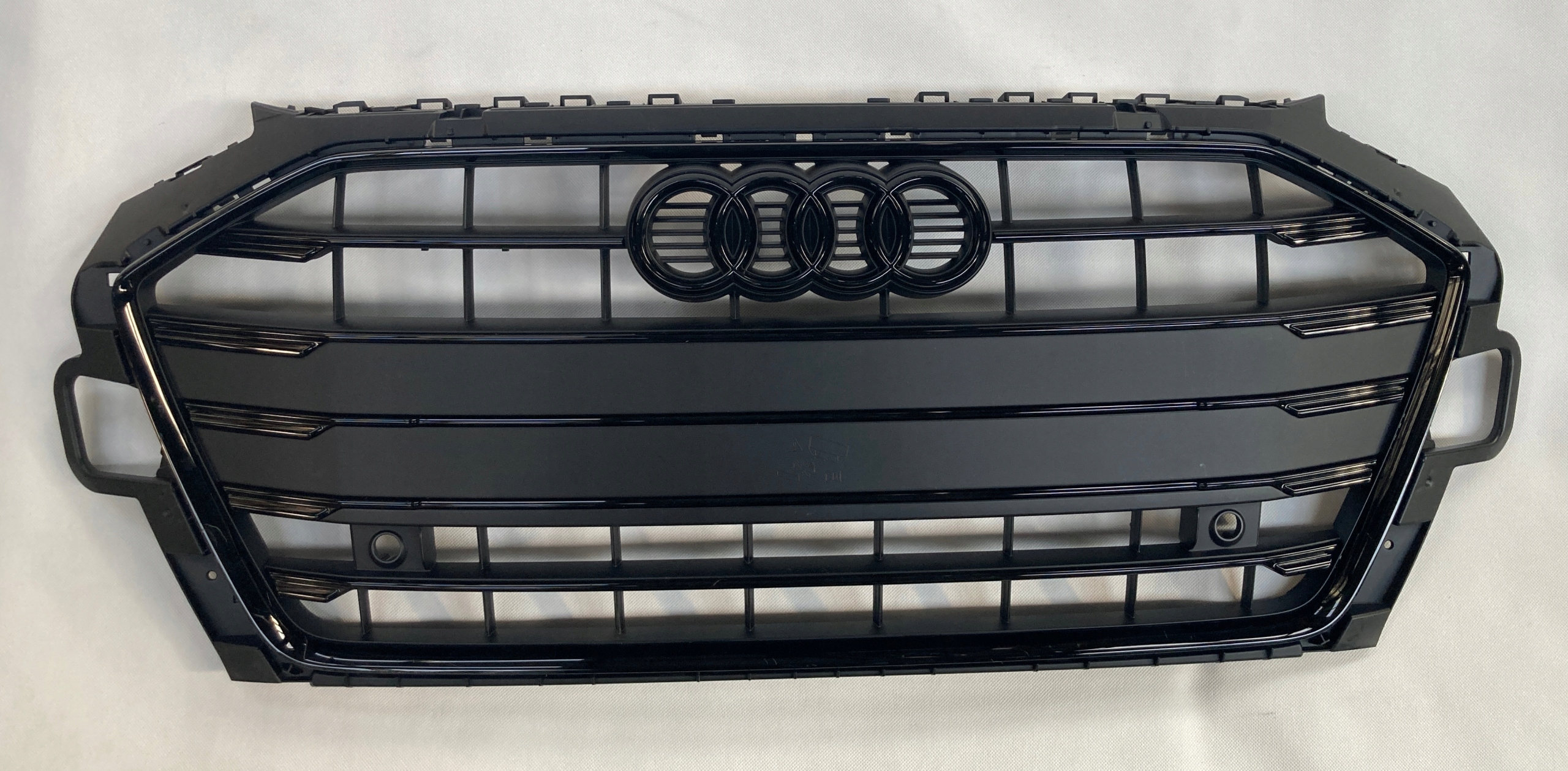 Audi A4 B9 LIFT Atrapa Grill 8W0853651DF DH idealna