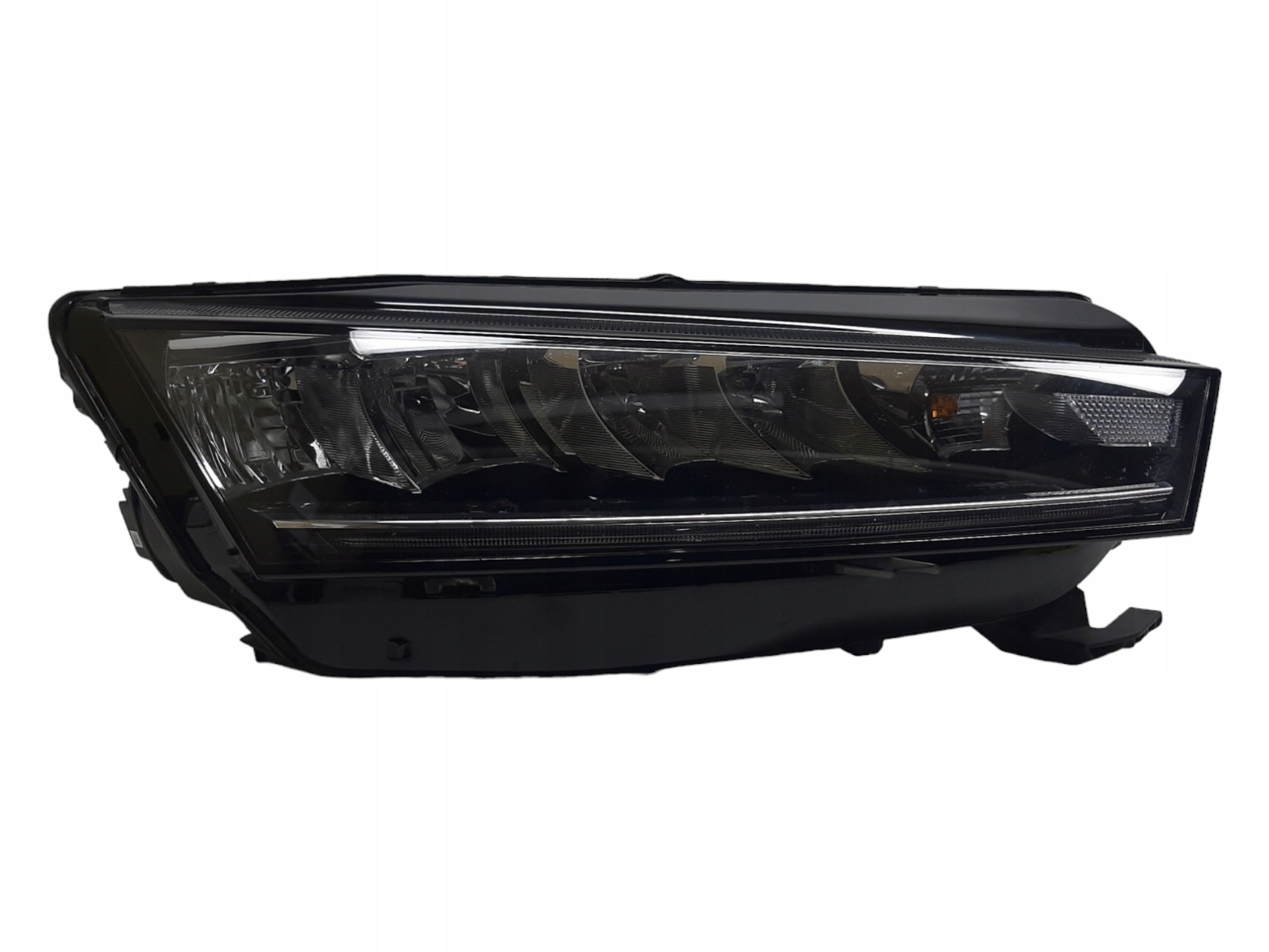 SKODA OCTAVIA 4 PRAWY REFLEKTOR LAMPA LED 5E4941016