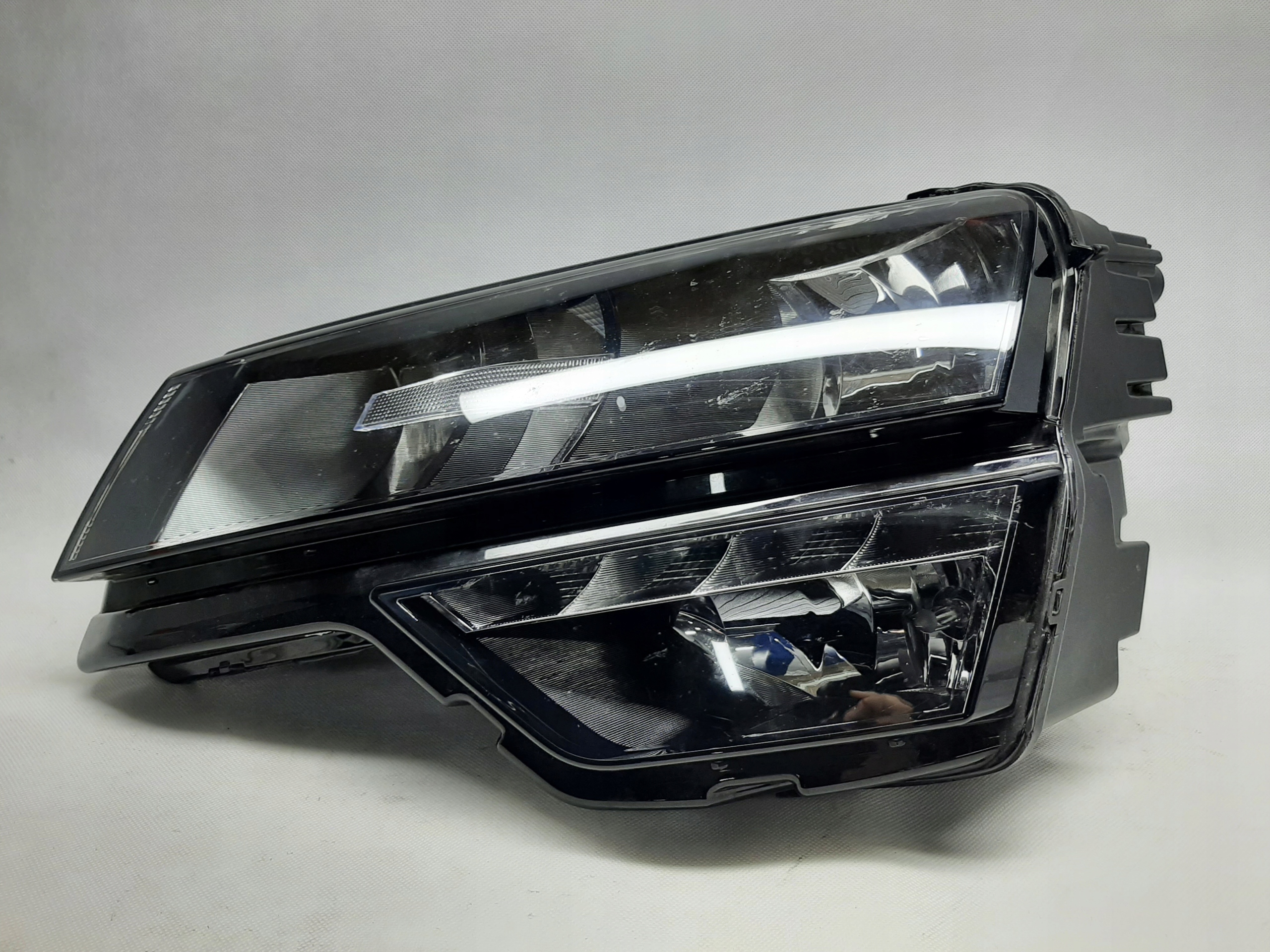 Skoda Karoq Lampa lewa Reflektor 57B941015A