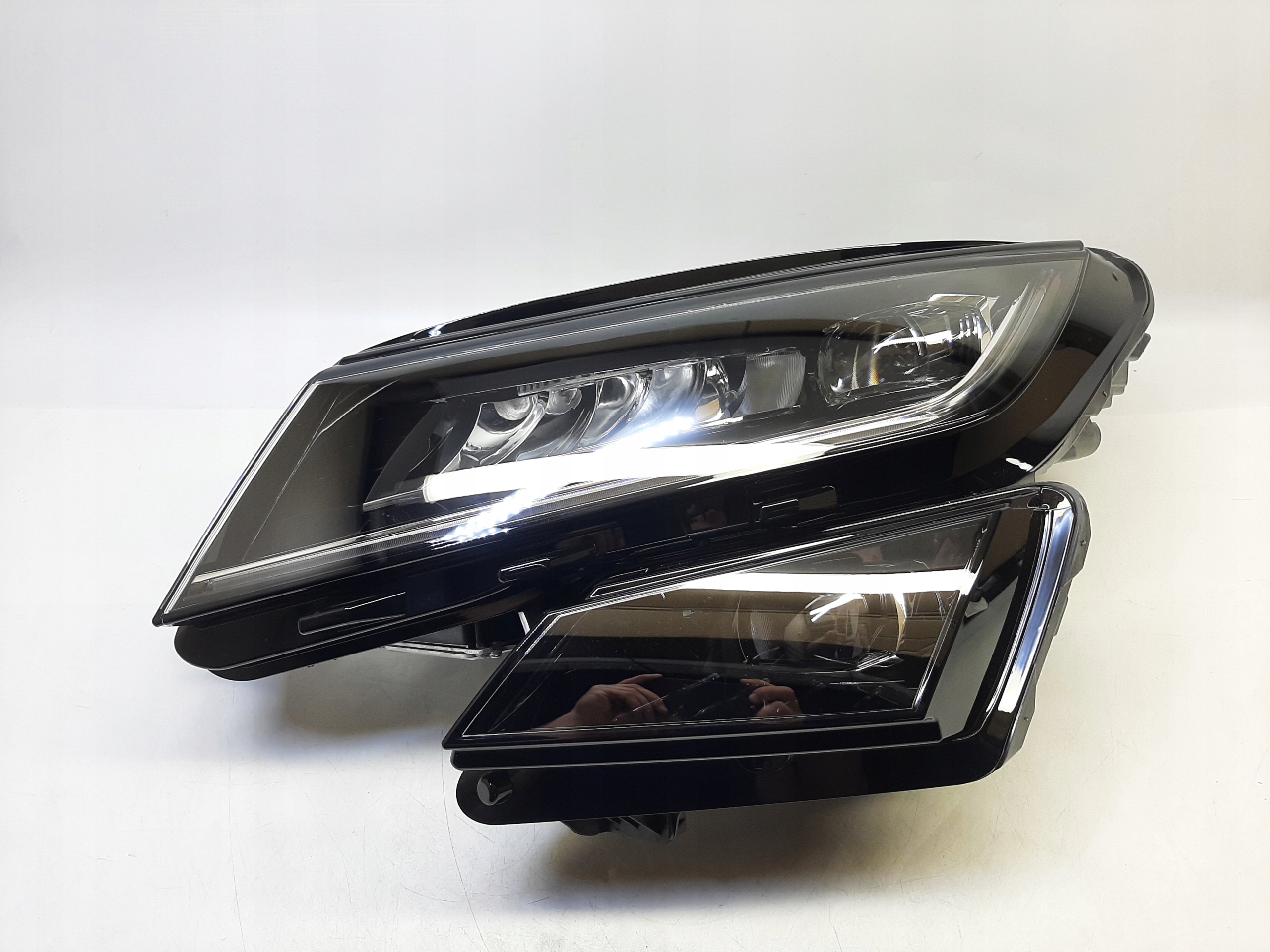 SKODA KODIAQ REFLEKTOR LAMPA LEWA 566941015C nowa