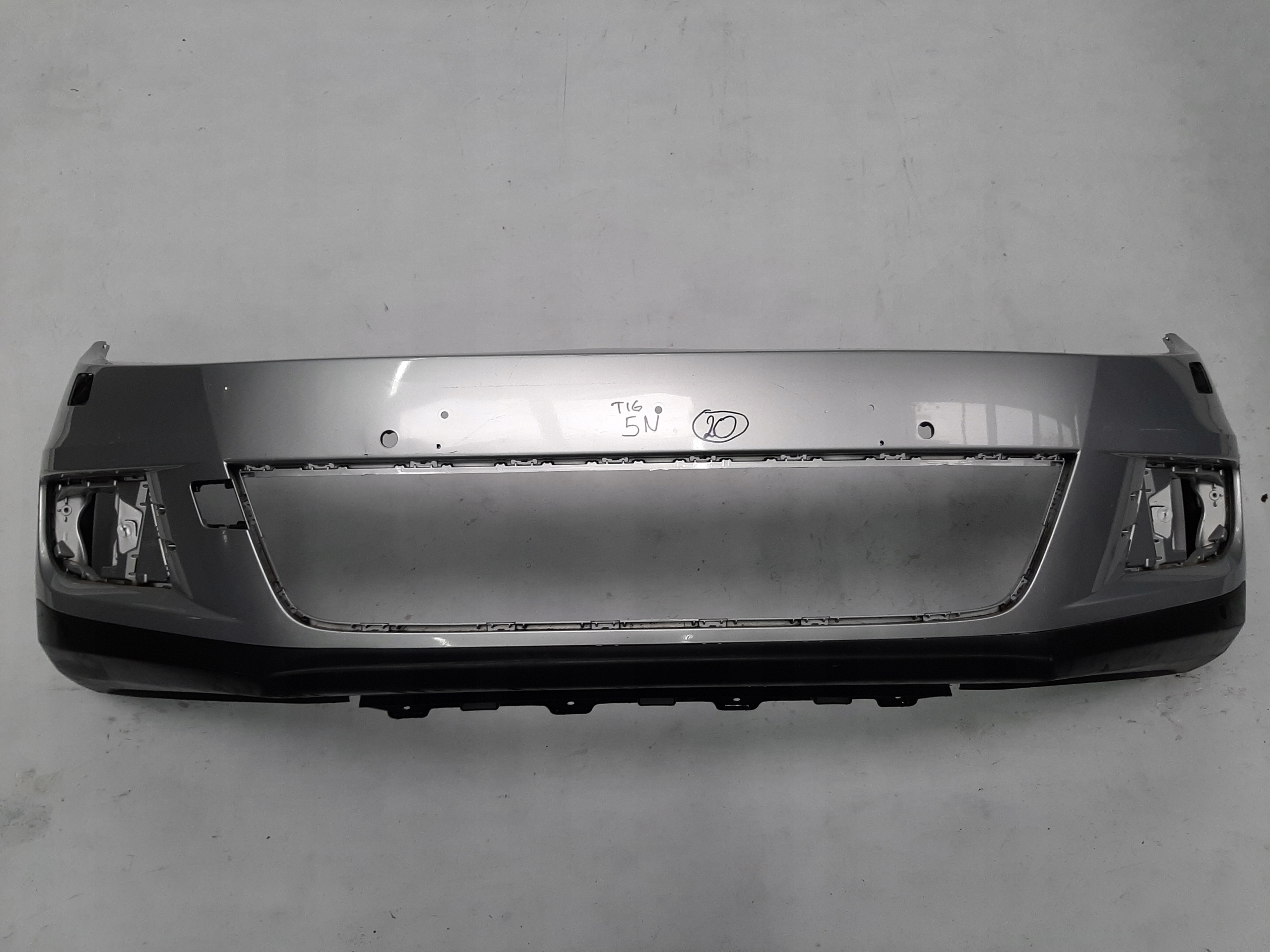 VW TIGUAN lift 5N0807221K zderzak przedni przód