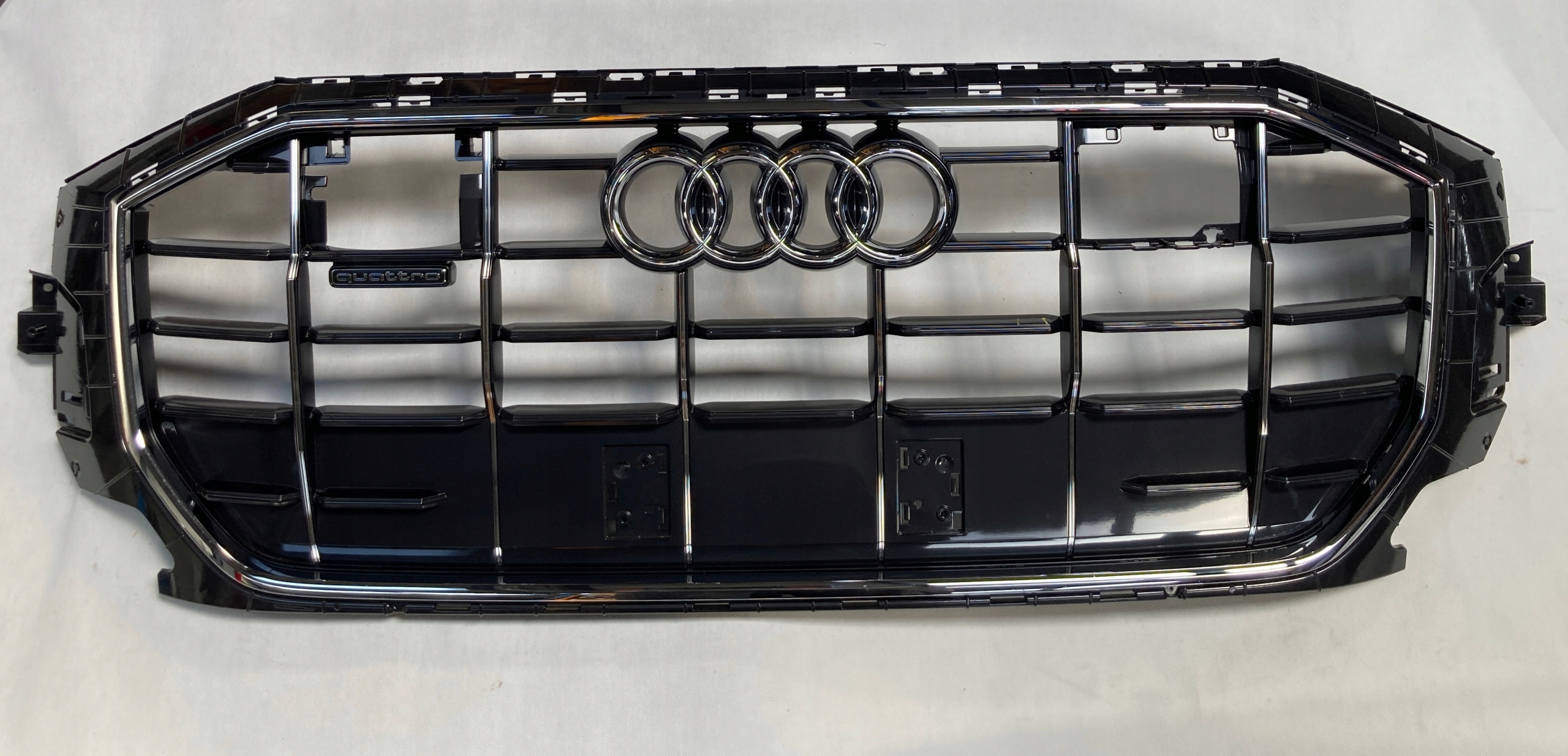 Audi Q8 Atrapa Grill 4M8853651AQ AR AS NOWA