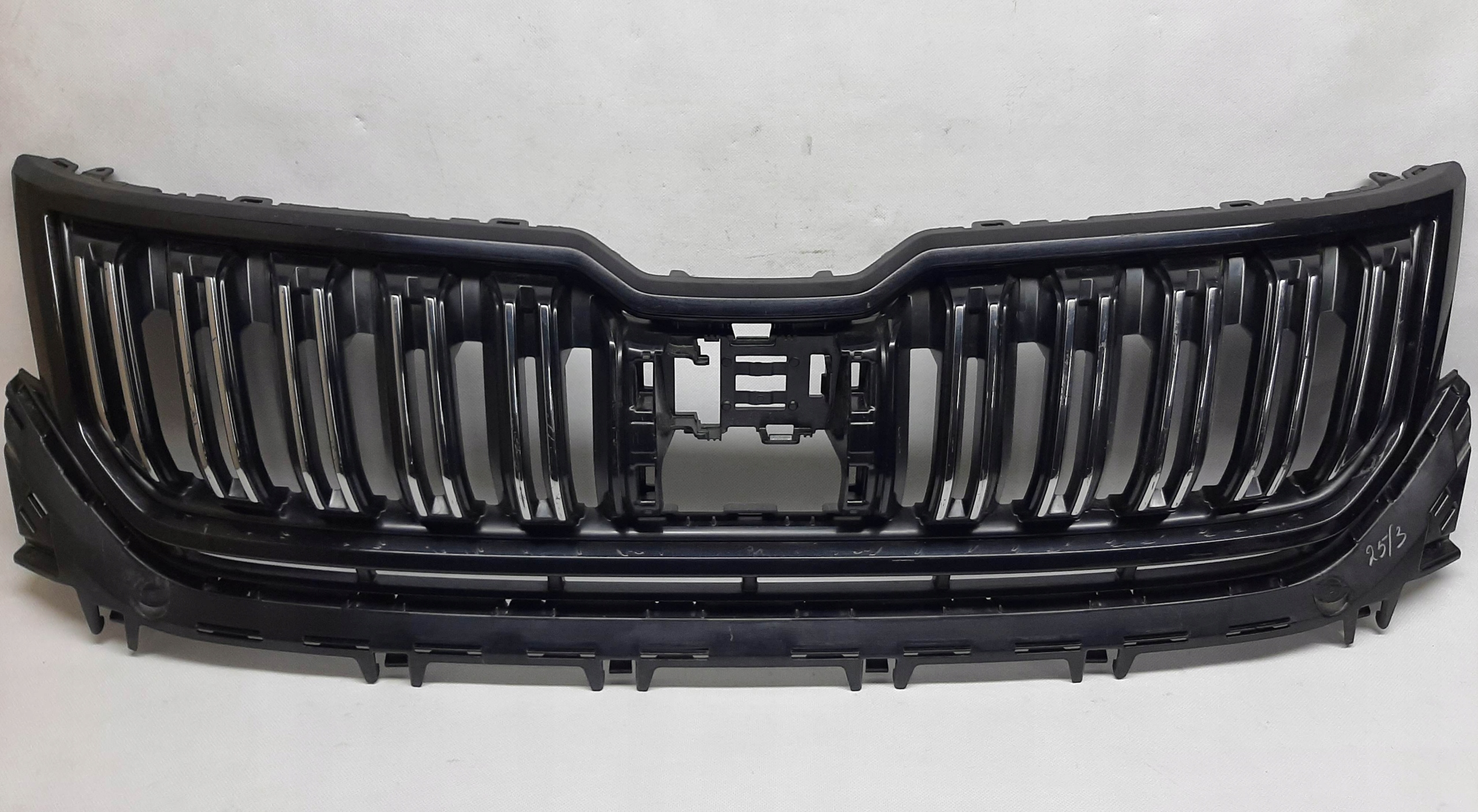 Skoda Kodiaq RS VRS Atrapa Grill 565853663E czarna połysk black