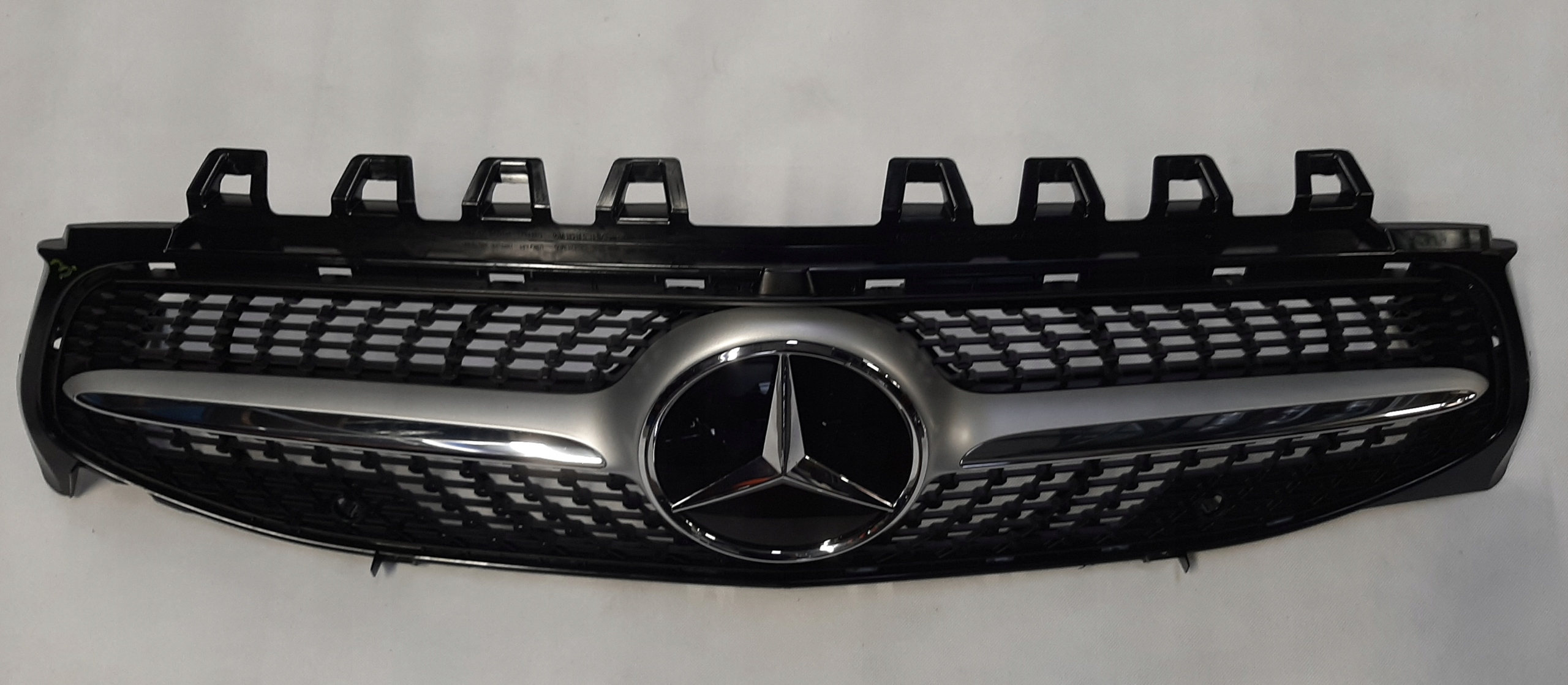 Mercedes-Benz CLA Grill Atrapa NOWA A1188880000